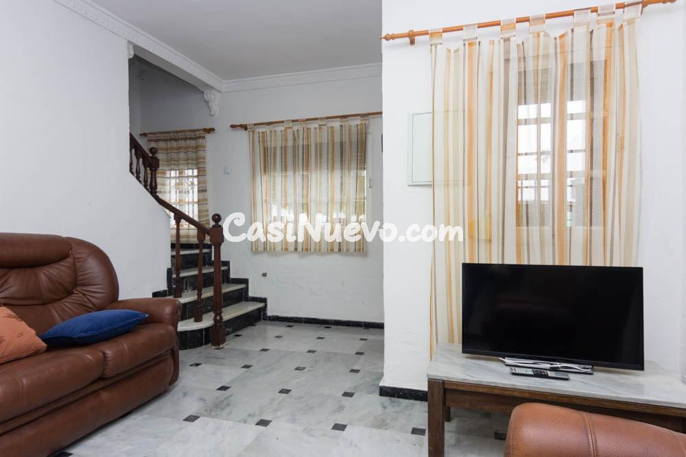 Casa familiar en Guadalcacín, dos plantas con terraza y gran