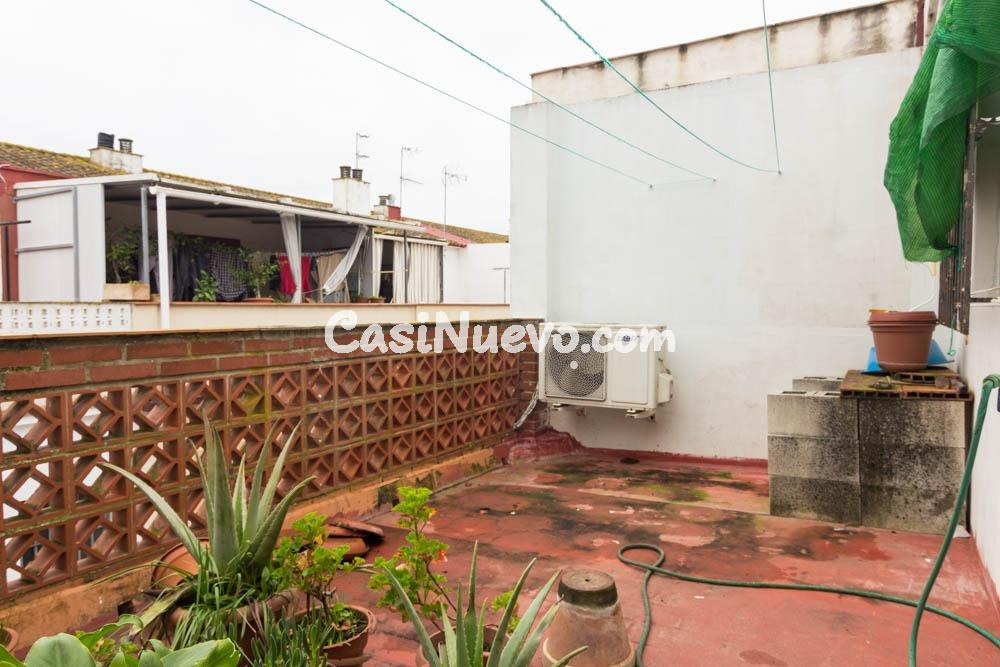 Casa familiar en Guadalcacín, dos plantas con terraza y gran - foto 2
