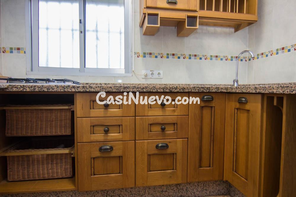 Casa familiar en Guadalcacín, dos plantas con terraza y gran - foto 5