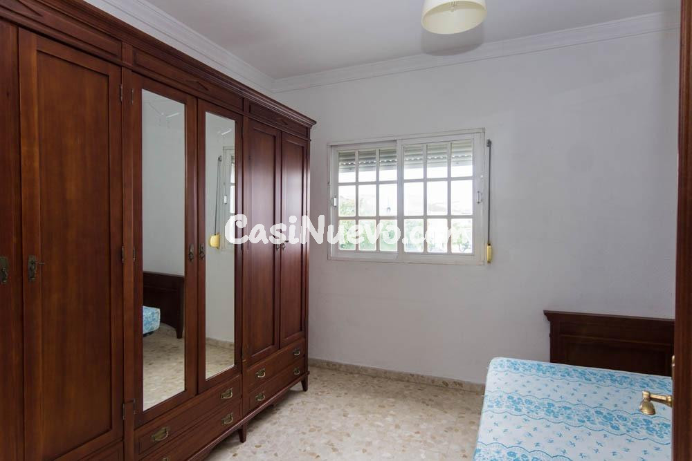 Casa familiar en Guadalcacín, dos plantas con terraza y gran - foto 6