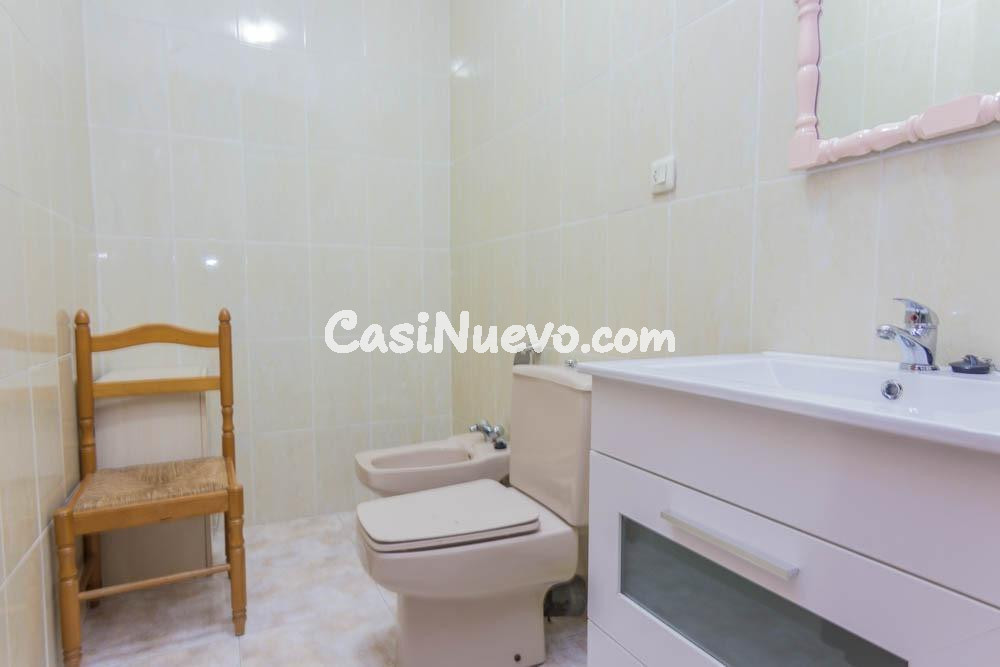 Casa familiar en Guadalcacín, dos plantas con terraza y gran - foto 11