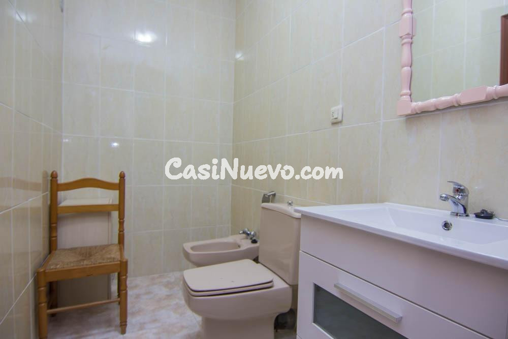 Casa familiar en Guadalcacín, dos plantas con terraza y gran - foto 12