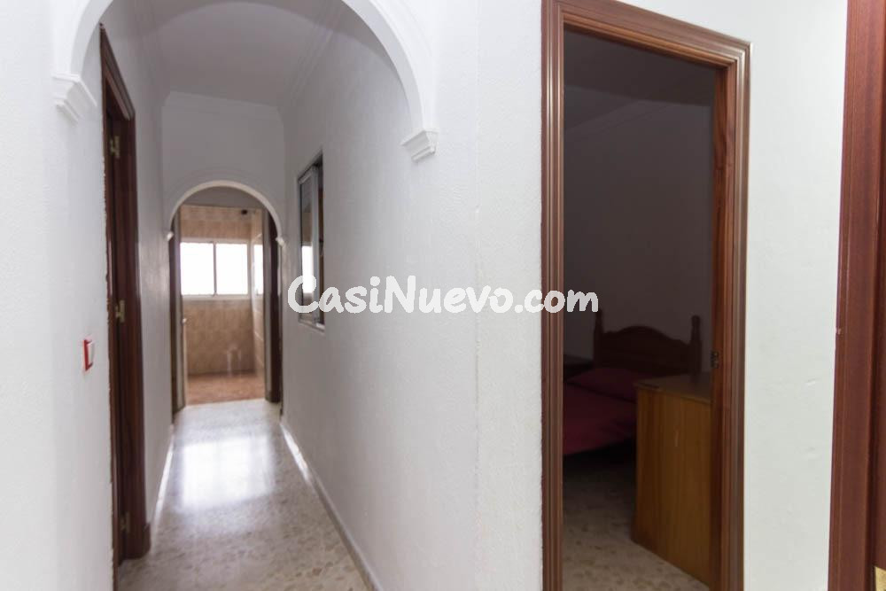 Casa familiar en Guadalcacín, dos plantas con terraza y gran - foto 15