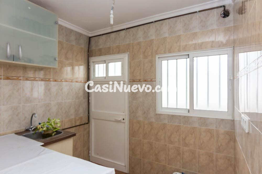 Casa familiar en Guadalcacín, dos plantas con terraza y gran - foto 17