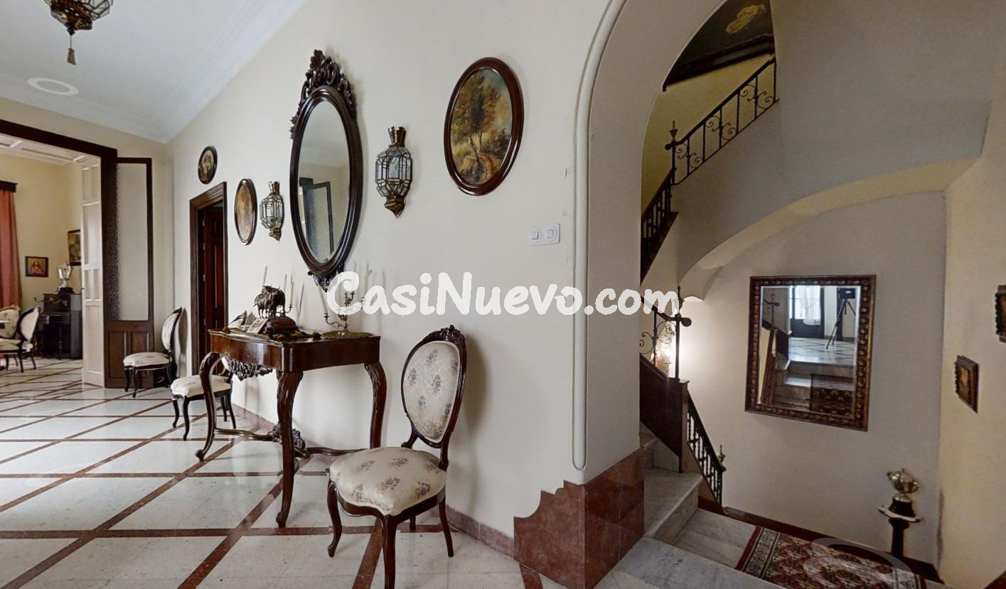 Casa señorial en pleno centro de Jerez con muebles de gran v