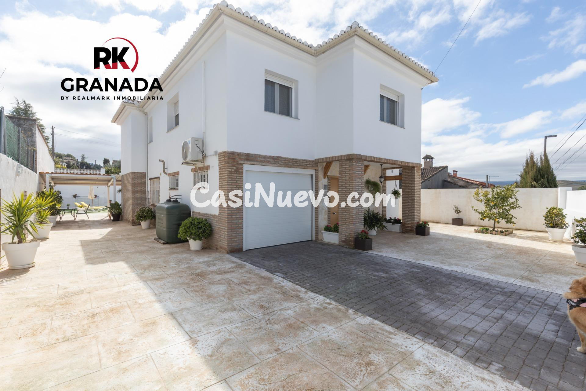 Chalet con gran patio, chimenea y distribución independiente