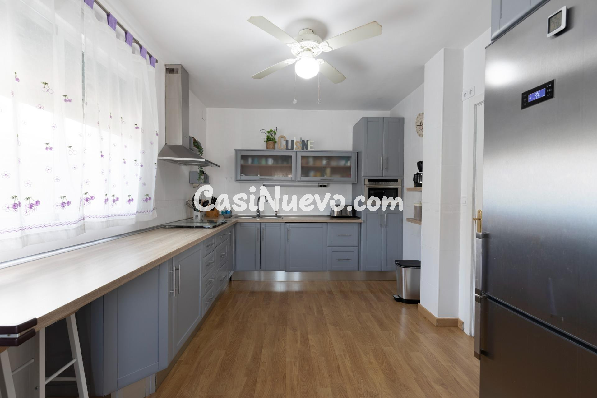 Chalet con gran patio, chimenea y distribución independiente - foto 9