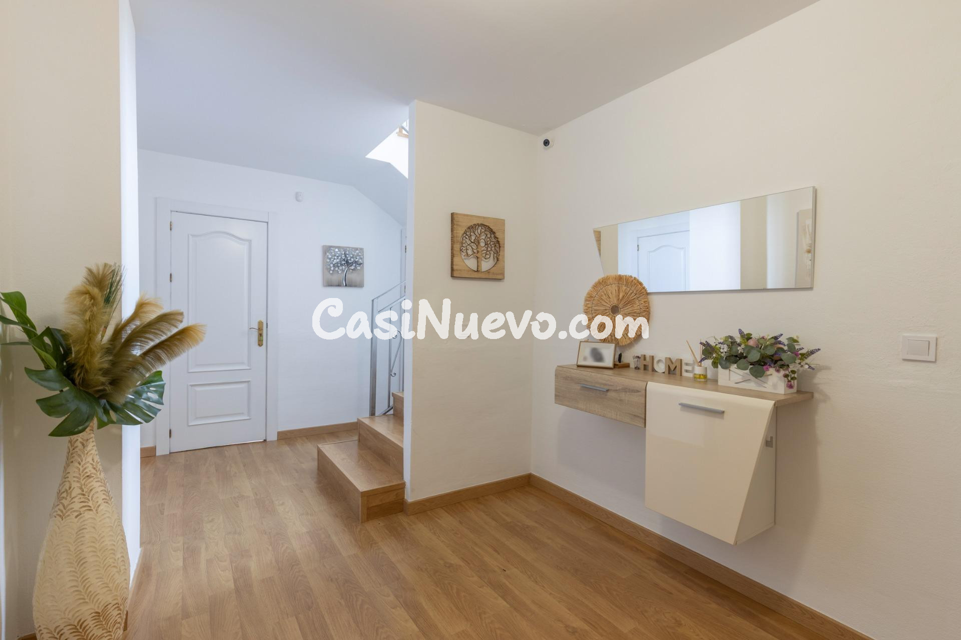 Chalet con gran patio, chimenea y distribución independiente - foto 12