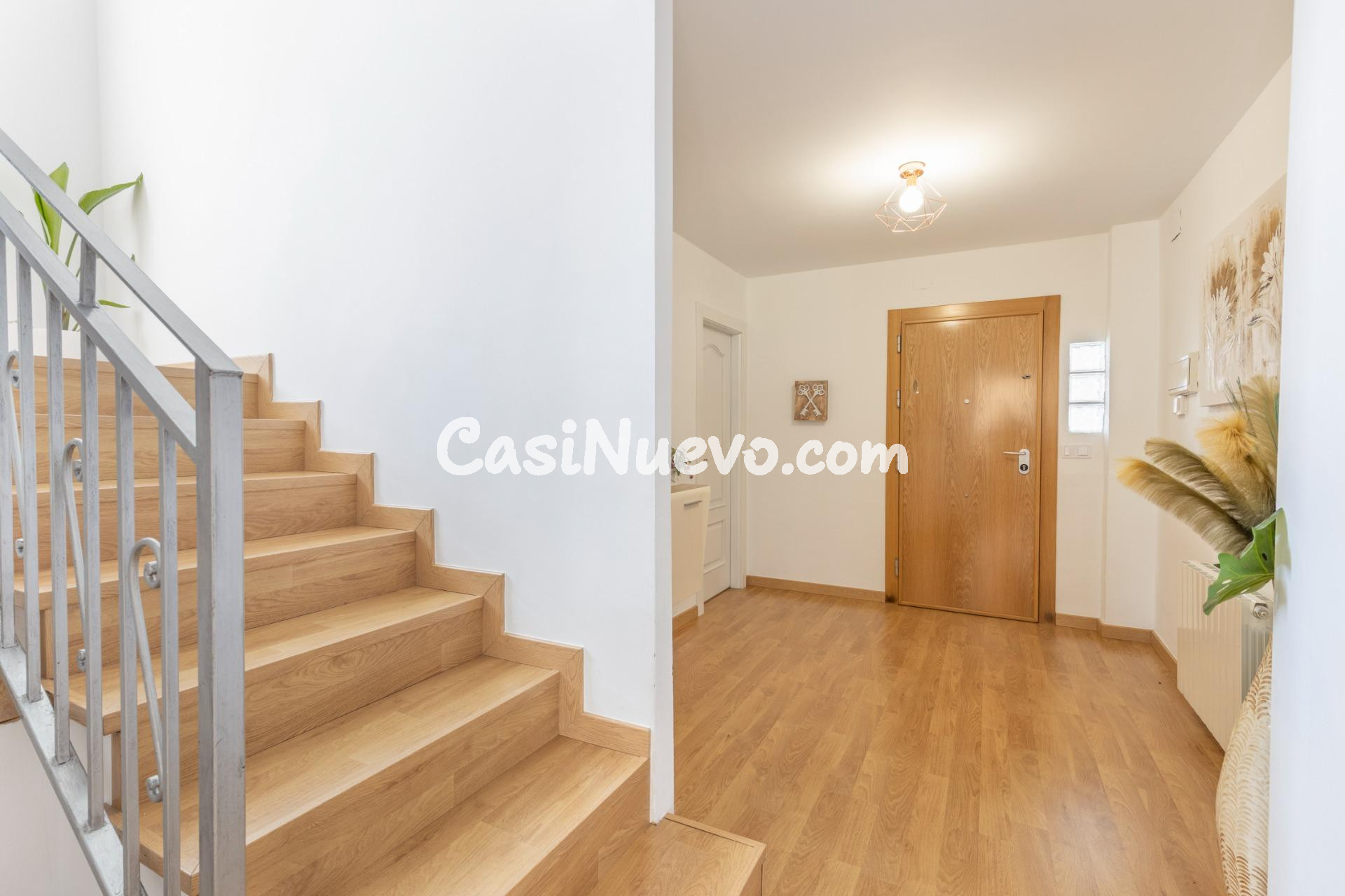 Chalet con gran patio, chimenea y distribución independiente - foto 13