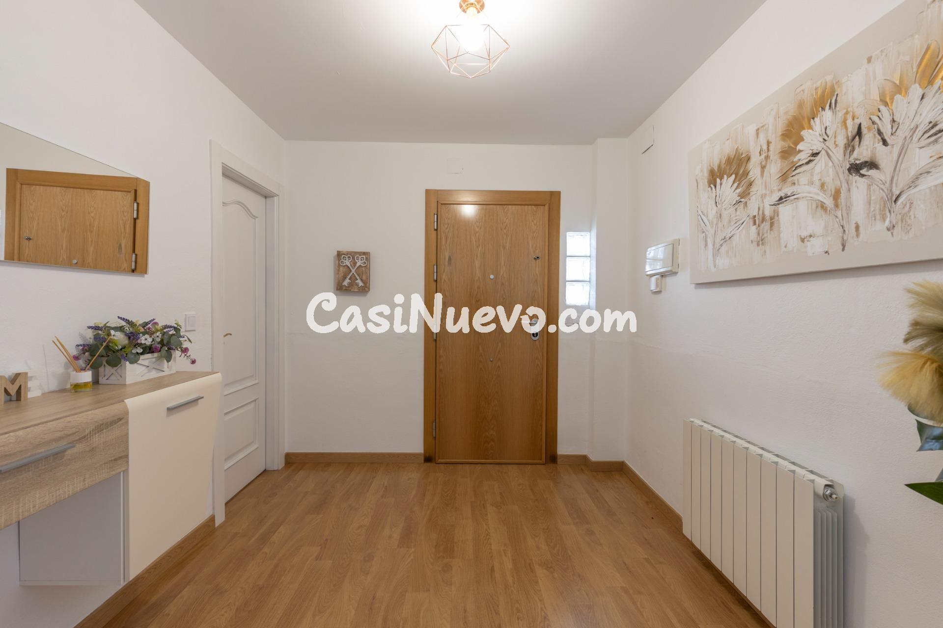 Chalet con gran patio, chimenea y distribución independiente - foto 16