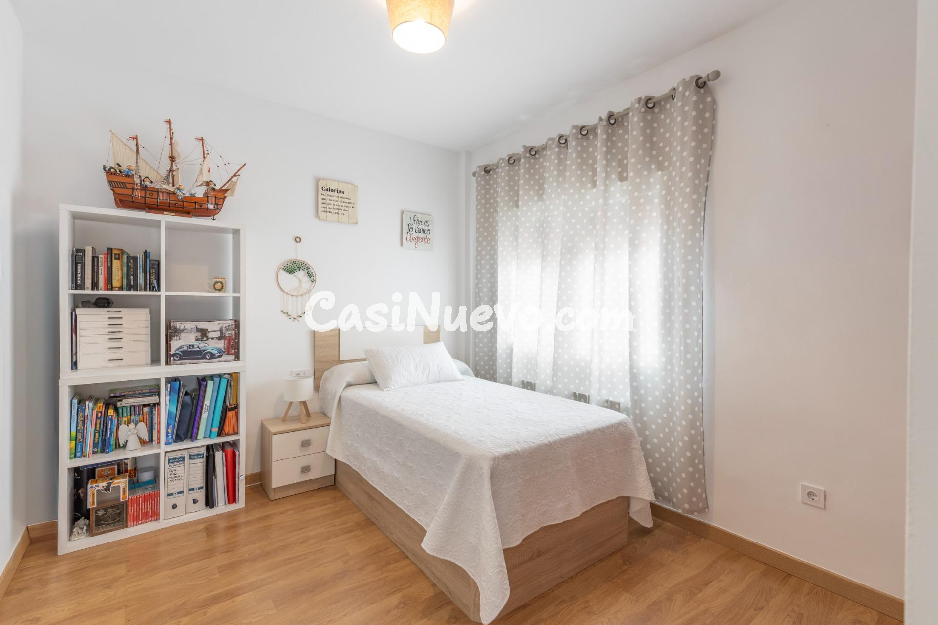 Chalet con gran patio, chimenea y distribución independiente - foto 23