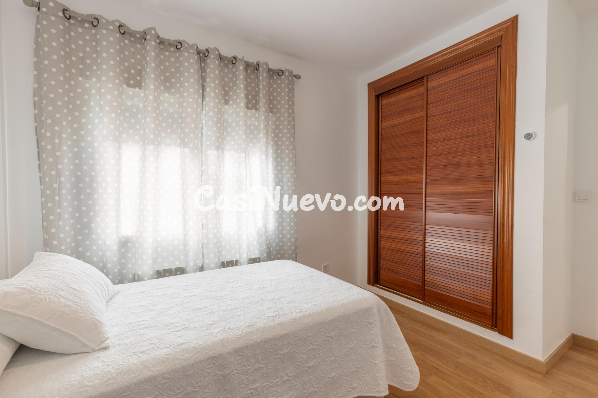 Chalet con gran patio, chimenea y distribución independiente - foto 24