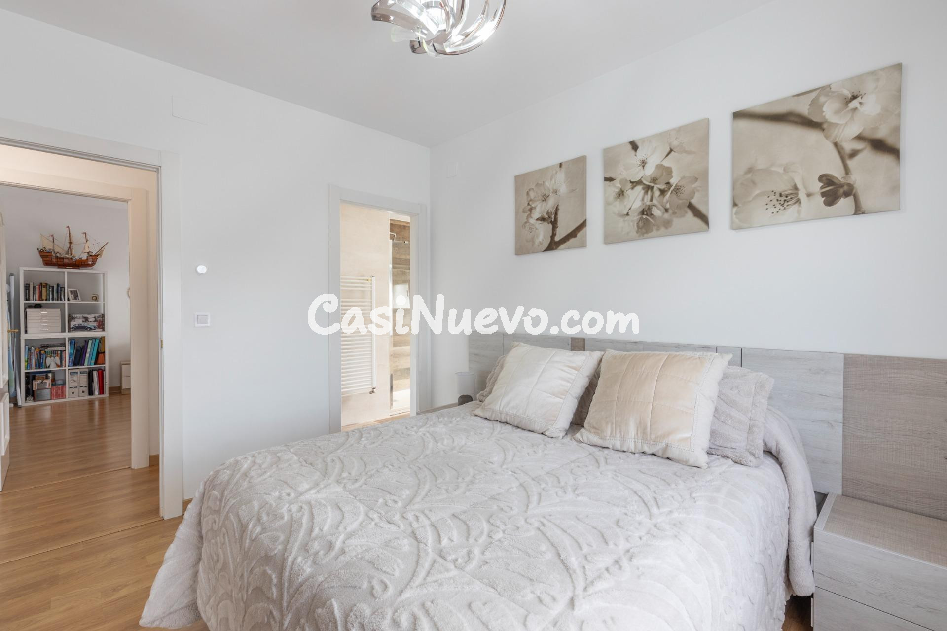 Chalet con gran patio, chimenea y distribución independiente - foto 26