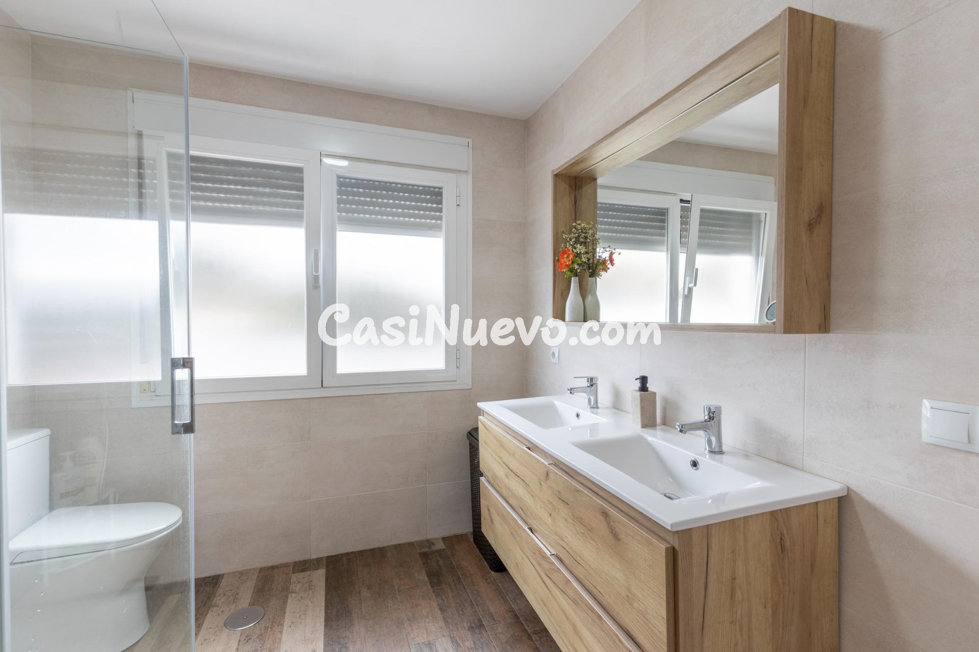 Chalet con gran patio, chimenea y distribución independiente - foto 29