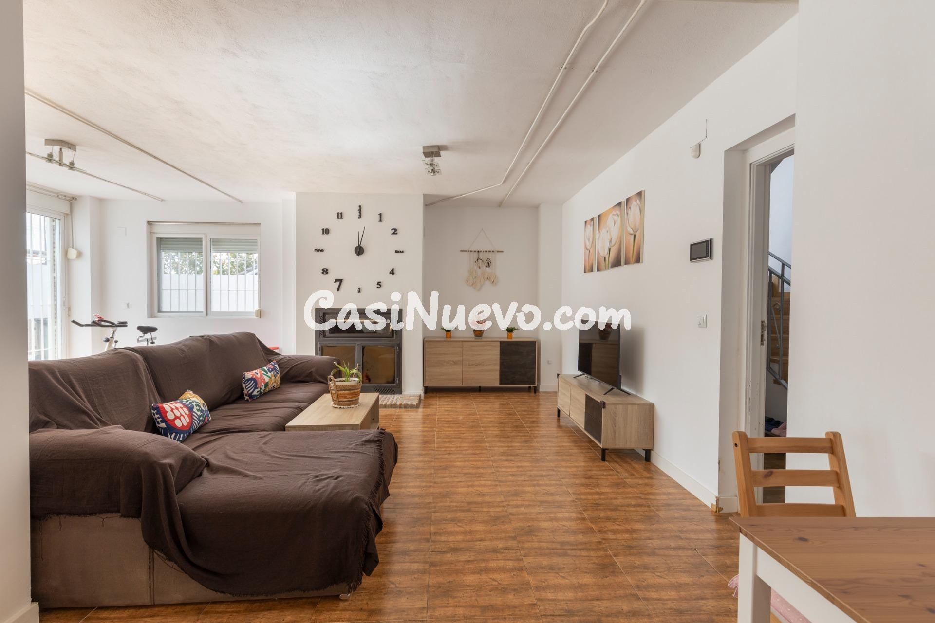 Chalet con gran patio, chimenea y distribución independiente - foto 34