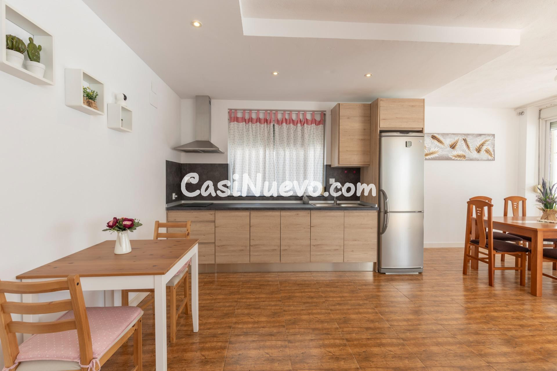 Chalet con gran patio, chimenea y distribución independiente - foto 35