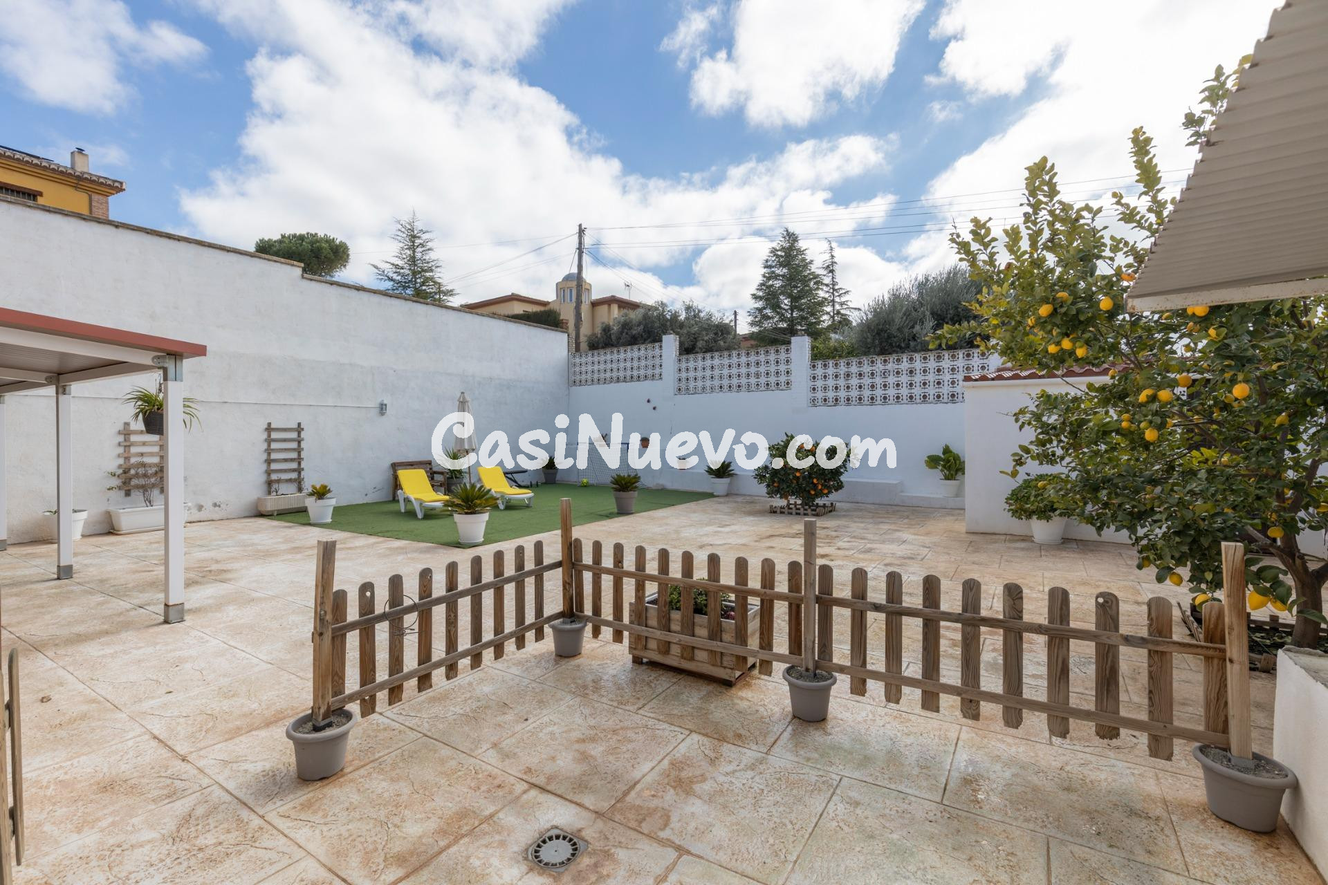 Chalet con gran patio, chimenea y distribución independiente - foto 39