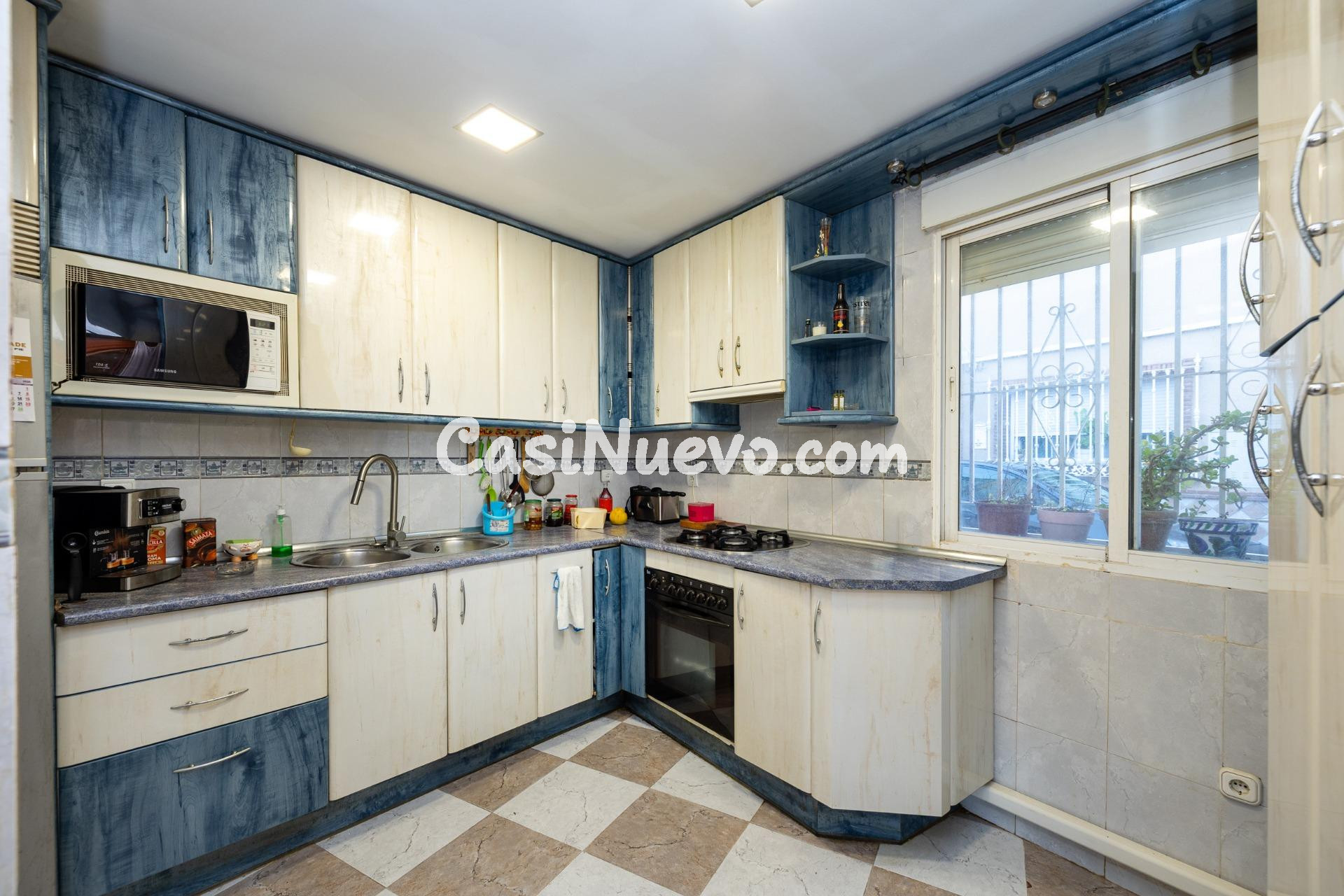 CASA CON ESTUPENDA UBICACIÓN EN ARMILLA. AVENIDA DE LOS OGÍJ - foto 6