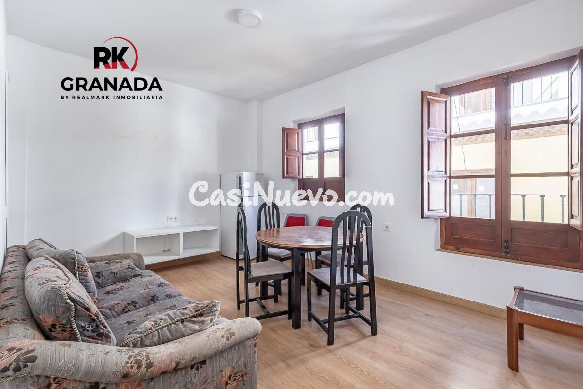 Realejo. Se vende piso con 2 dormitorios, 2 baños, salón y c