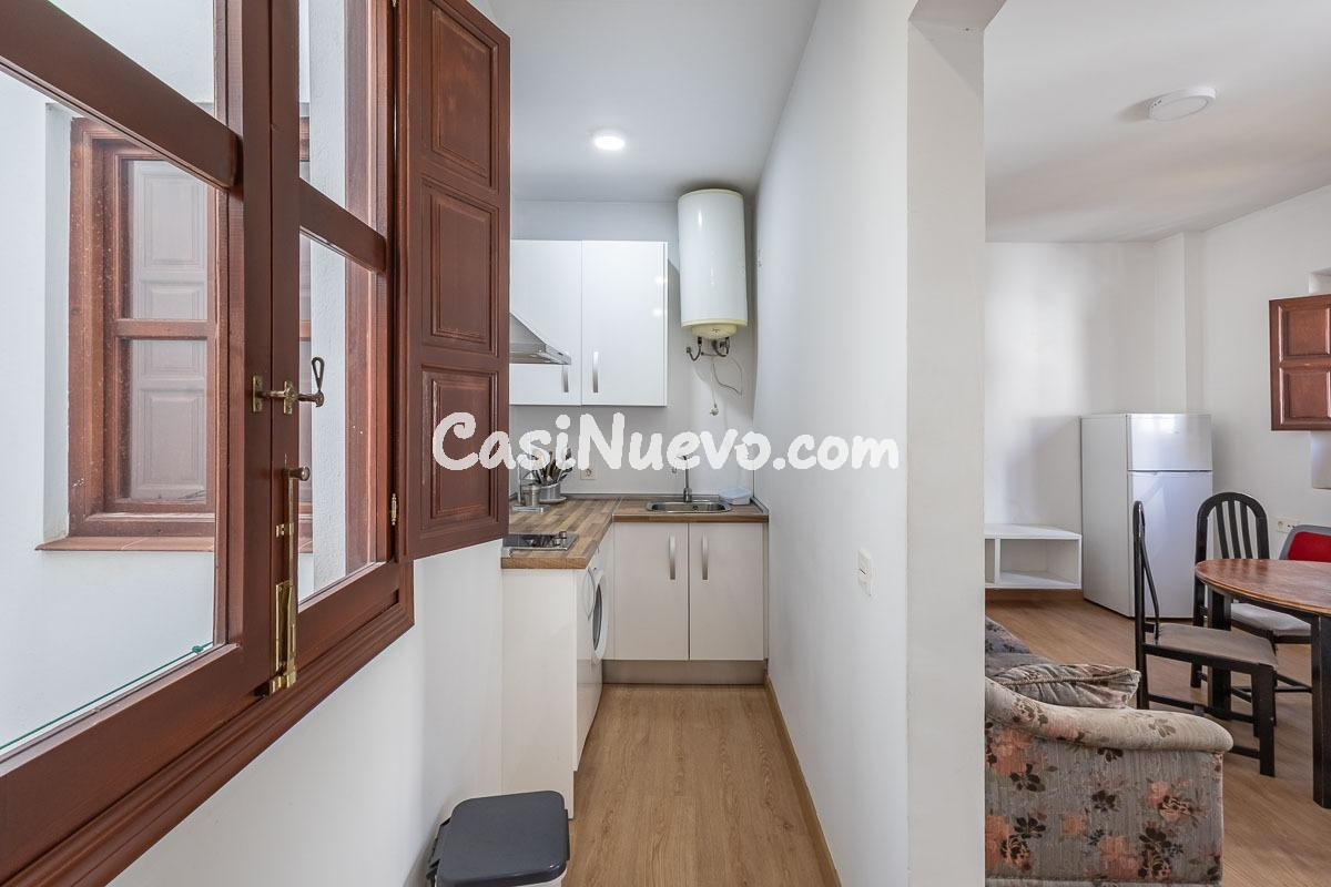 Realejo. Se vende piso con 2 dormitorios, 2 baños, salón y c - foto 5