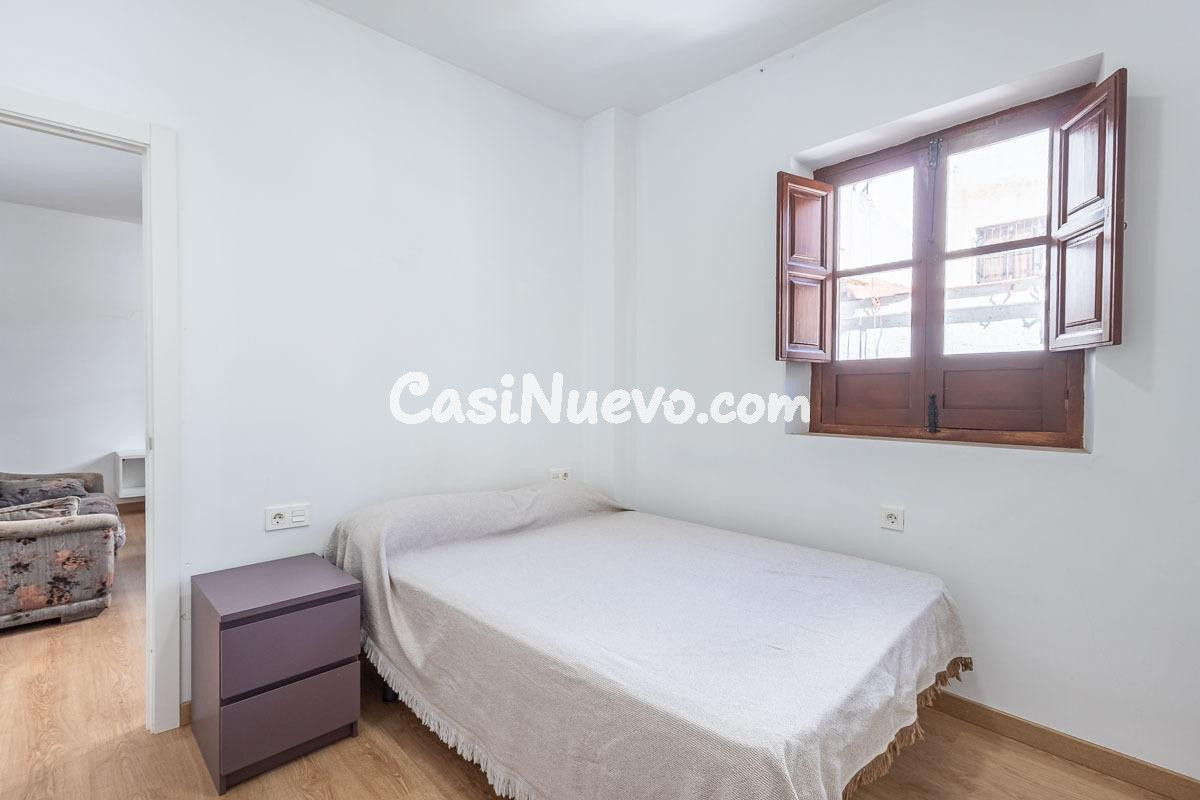 Realejo. Se vende piso con 2 dormitorios, 2 baños, salón y c - foto 8