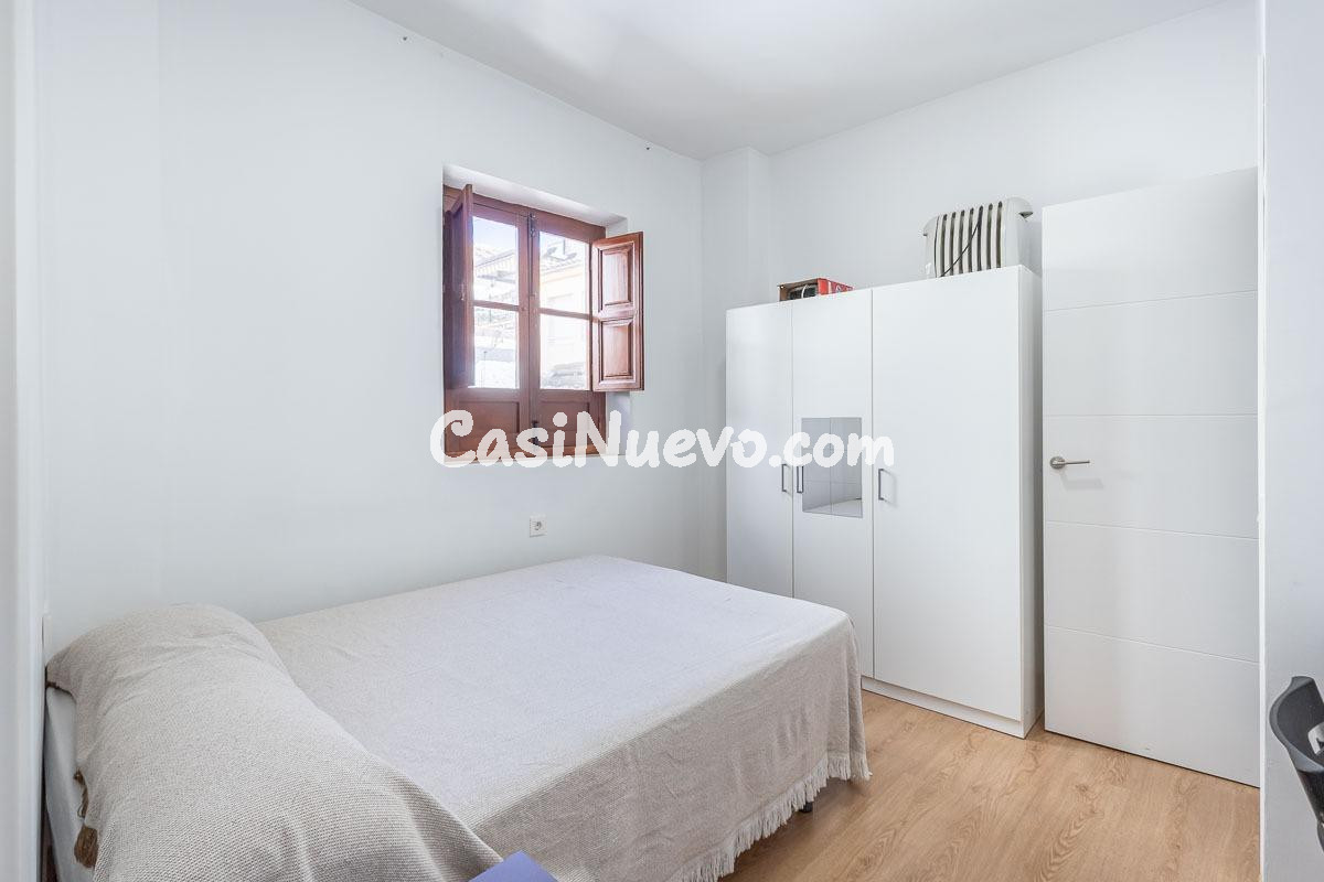 Realejo. Se vende piso con 2 dormitorios, 2 baños, salón y c - foto 9