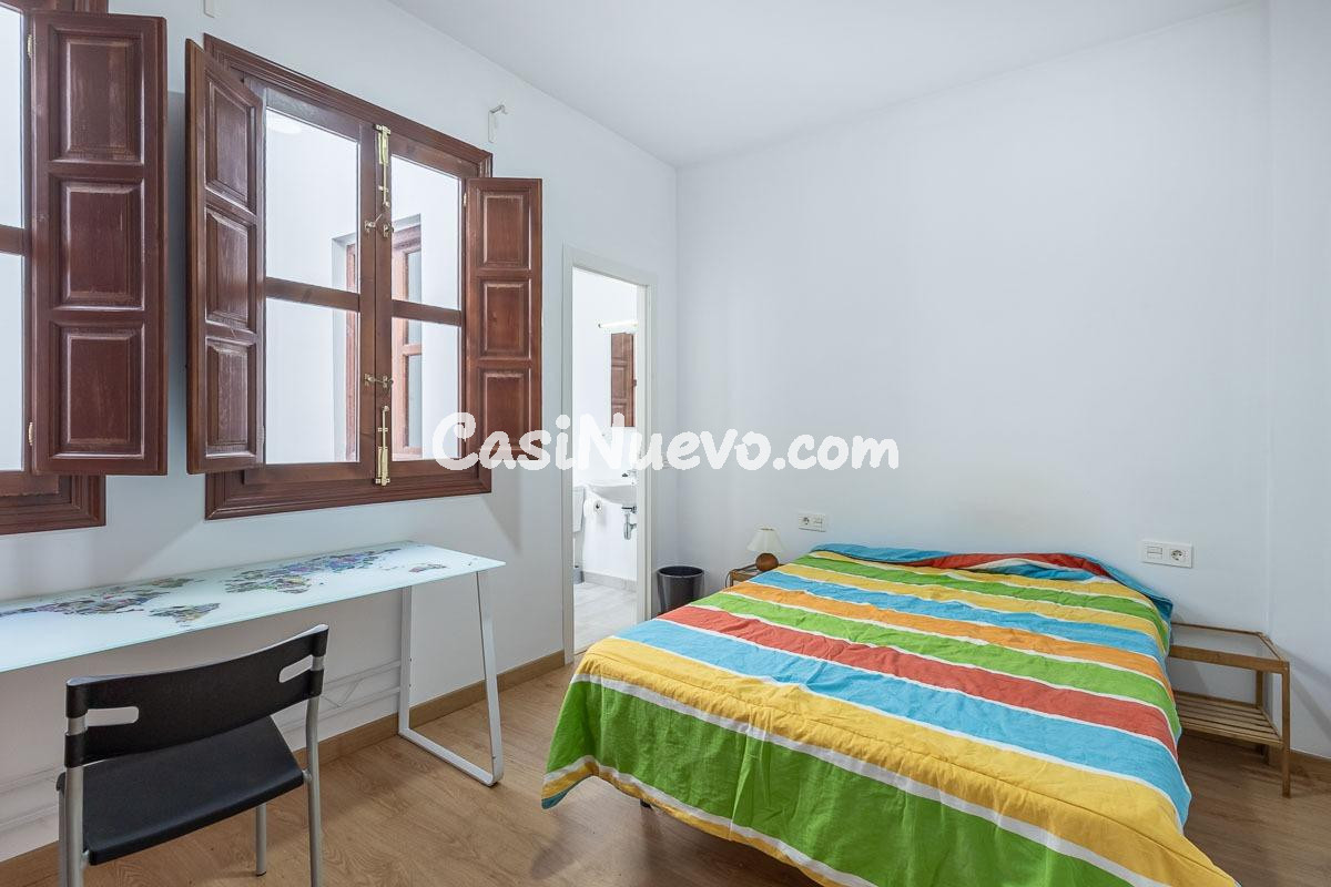 Realejo. Se vende piso con 2 dormitorios, 2 baños, salón y c - foto 11