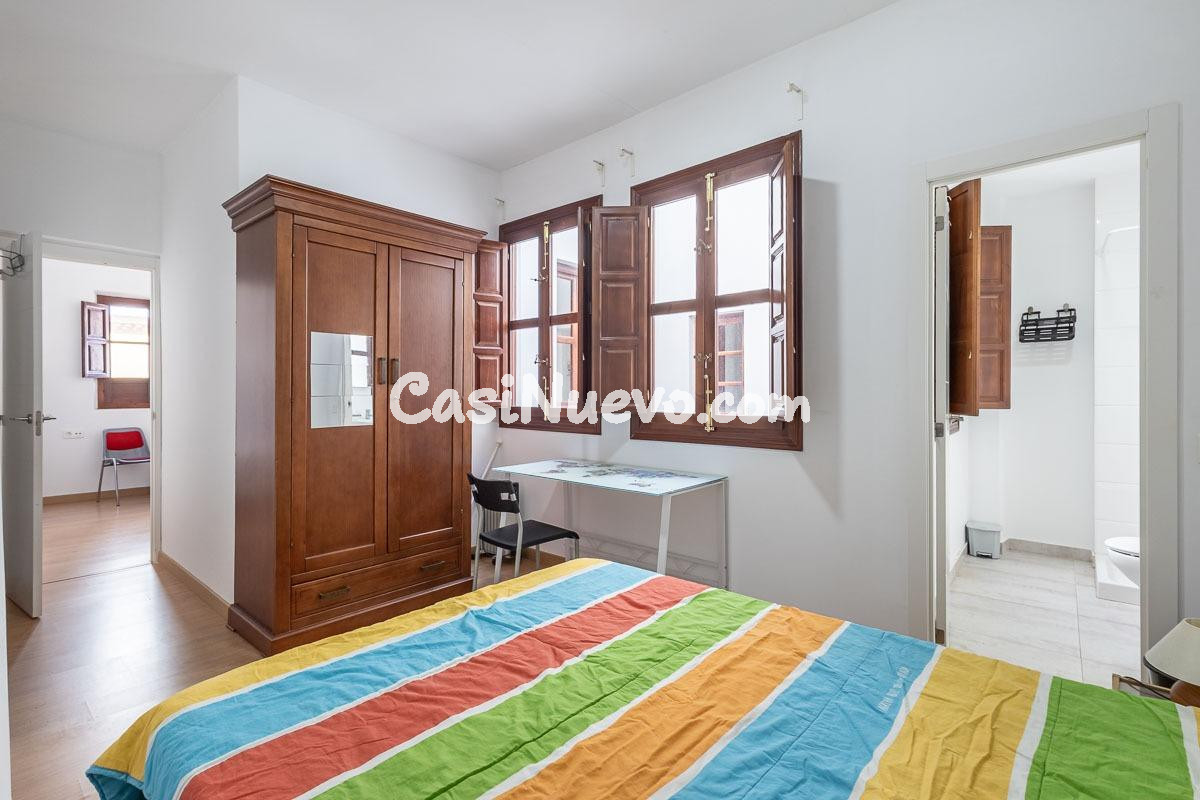 Realejo. Se vende piso con 2 dormitorios, 2 baños, salón y c - foto 12