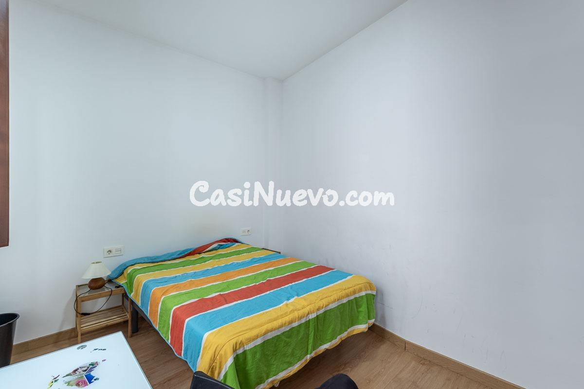 Realejo. Se vende piso con 2 dormitorios, 2 baños, salón y c - foto 13