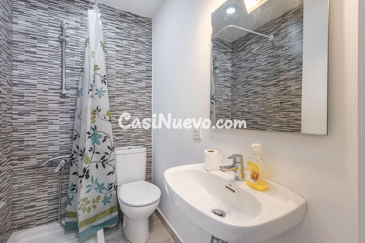 Realejo. Se vende piso con 2 dormitorios, 2 baños, salón y c - foto 14