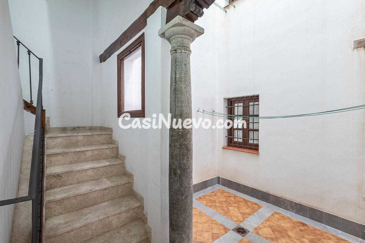 Realejo. Se vende piso con 2 dormitorios, 2 baños, salón y c - foto 16