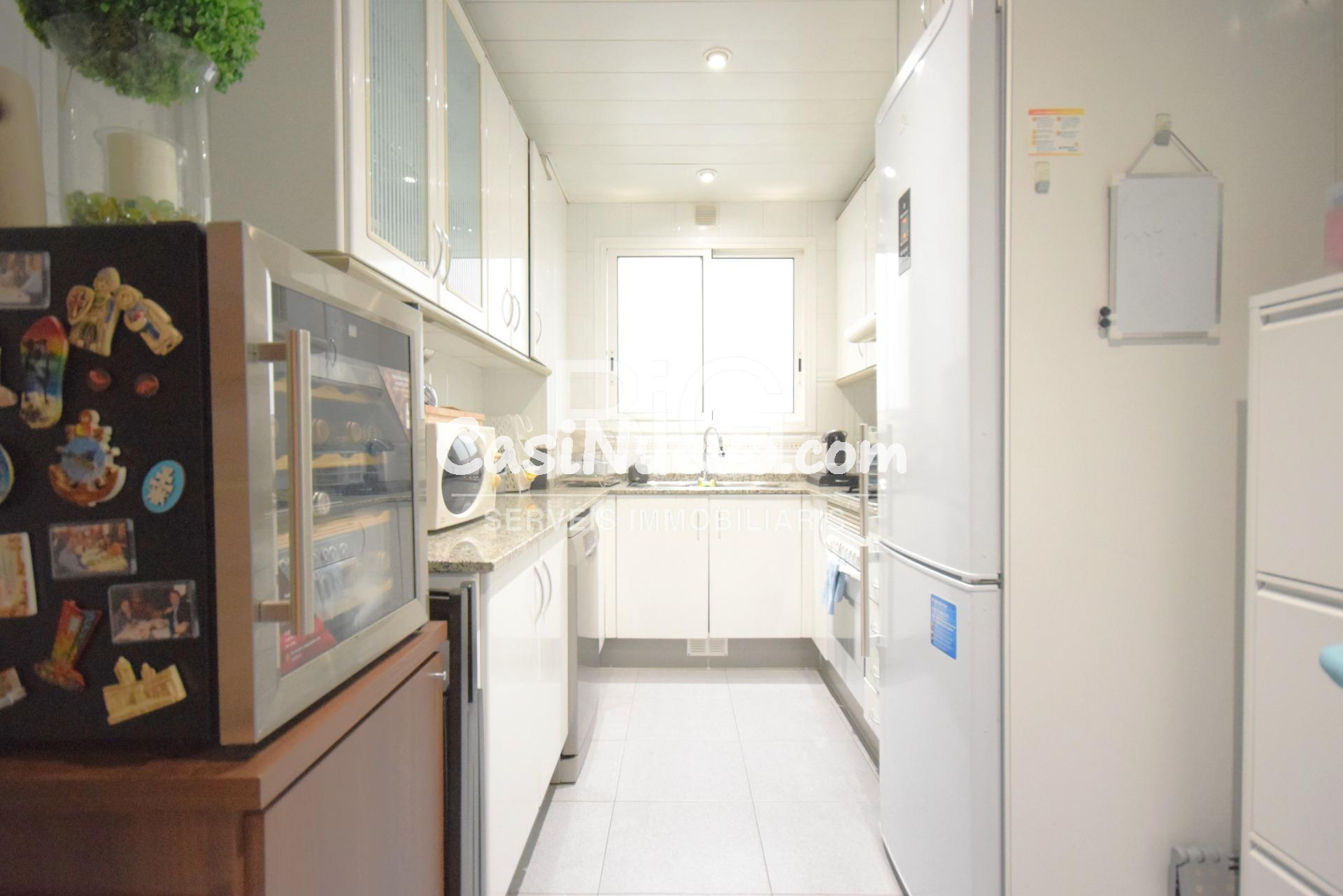 Piso alto con 4 habitaciones y 2 plazas de parking - foto 5