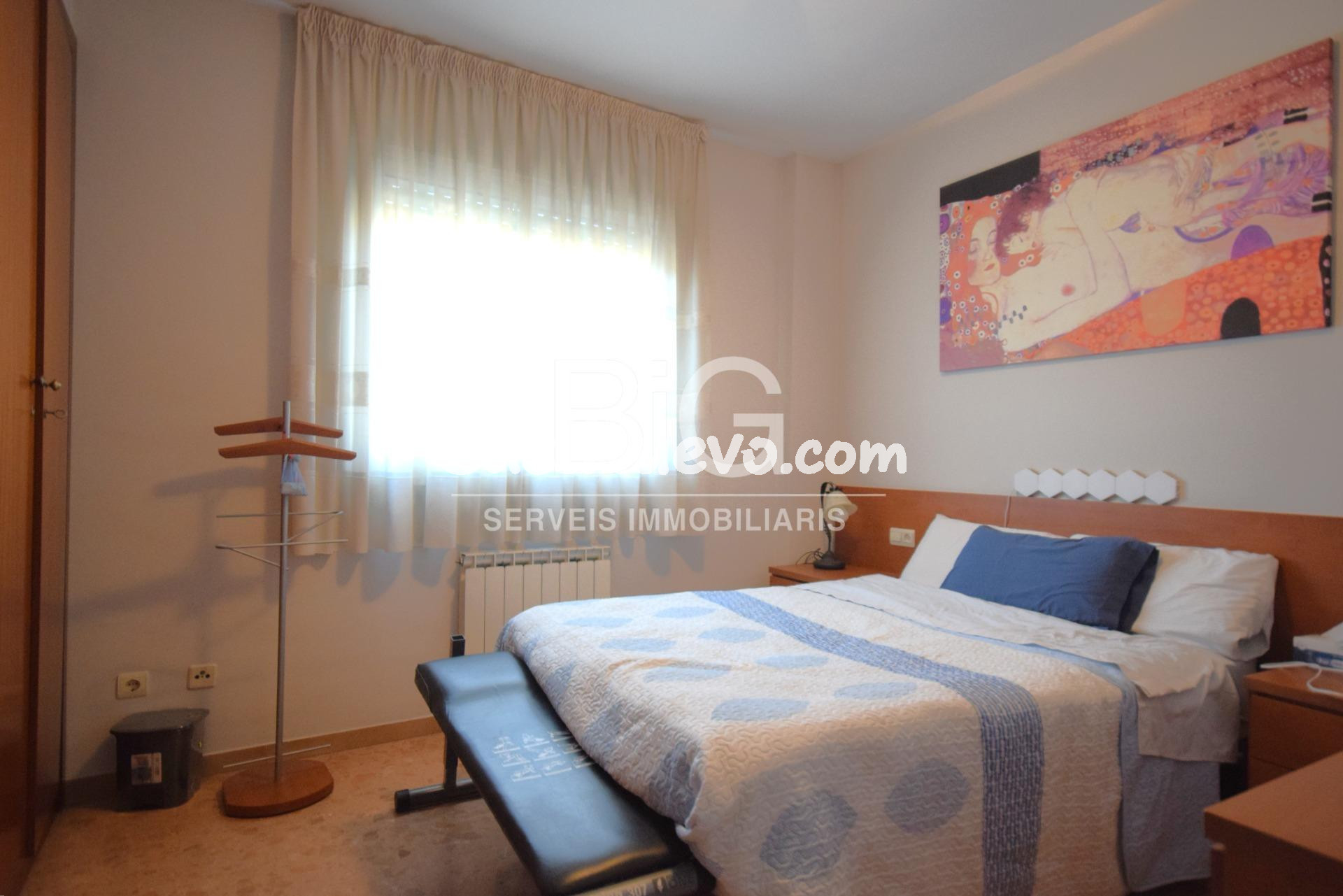 Piso alto con 4 habitaciones y 2 plazas de parking - foto 8