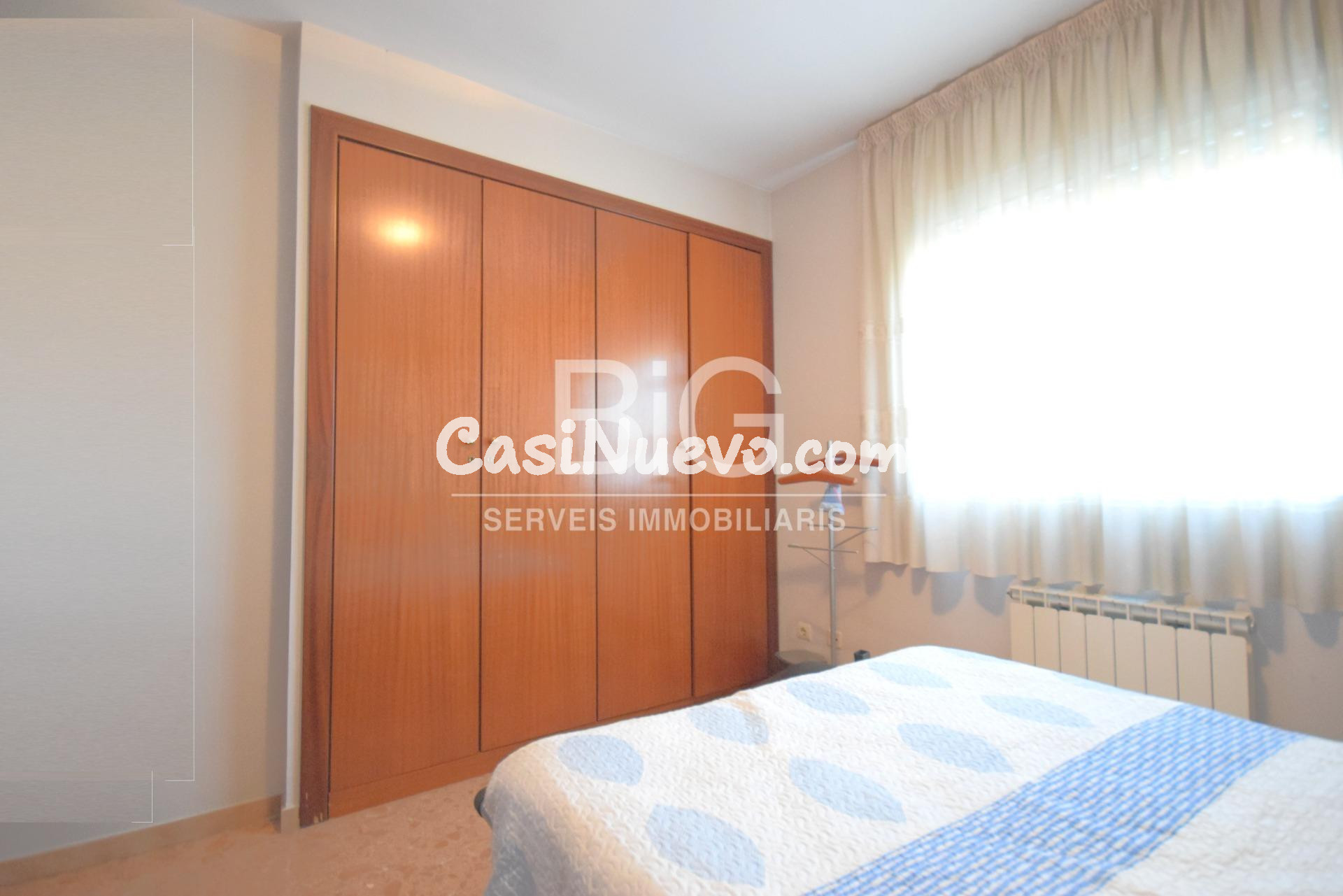 Piso alto con 4 habitaciones y 2 plazas de parking - foto 9