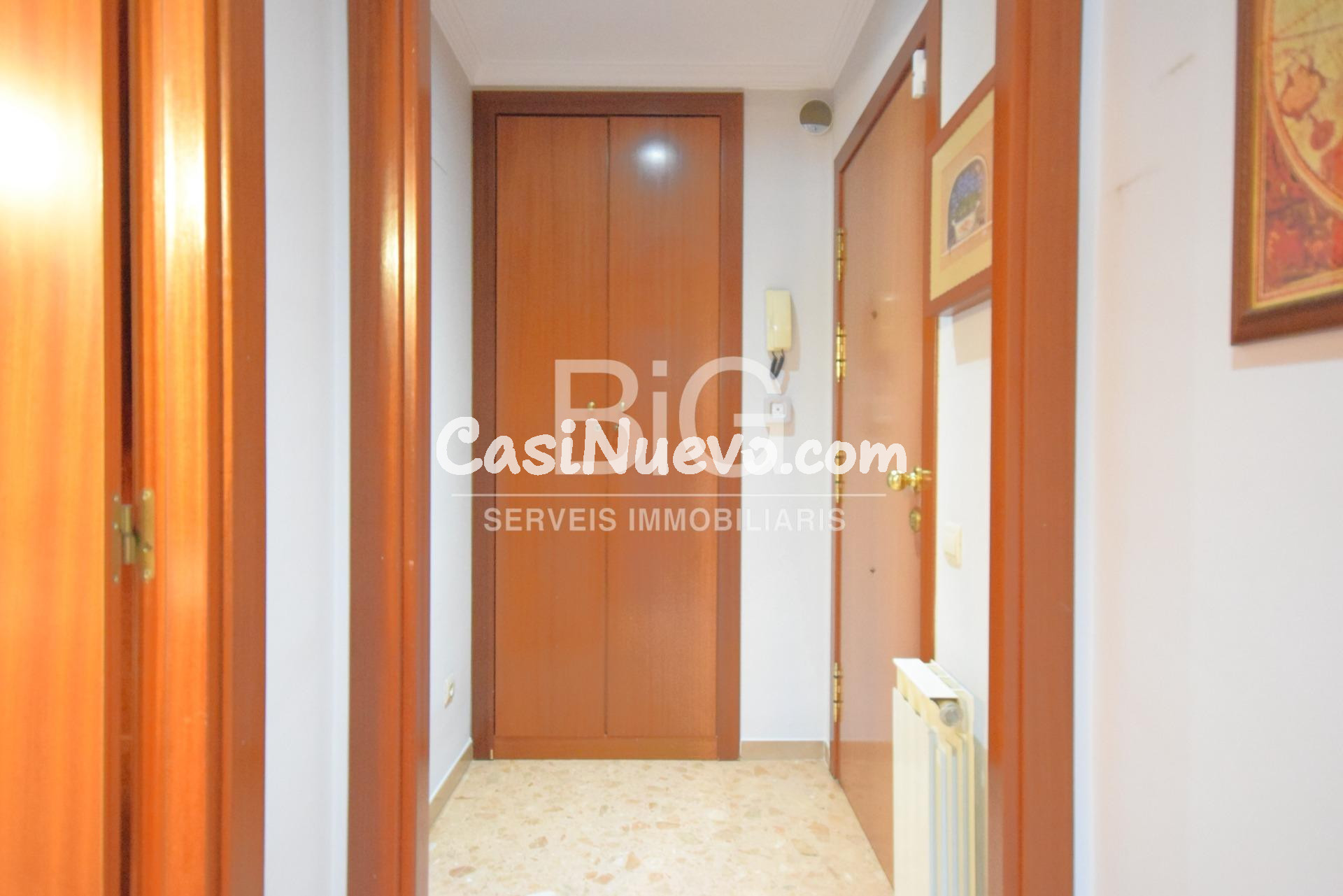 Piso alto con 4 habitaciones y 2 plazas de parking - foto 10