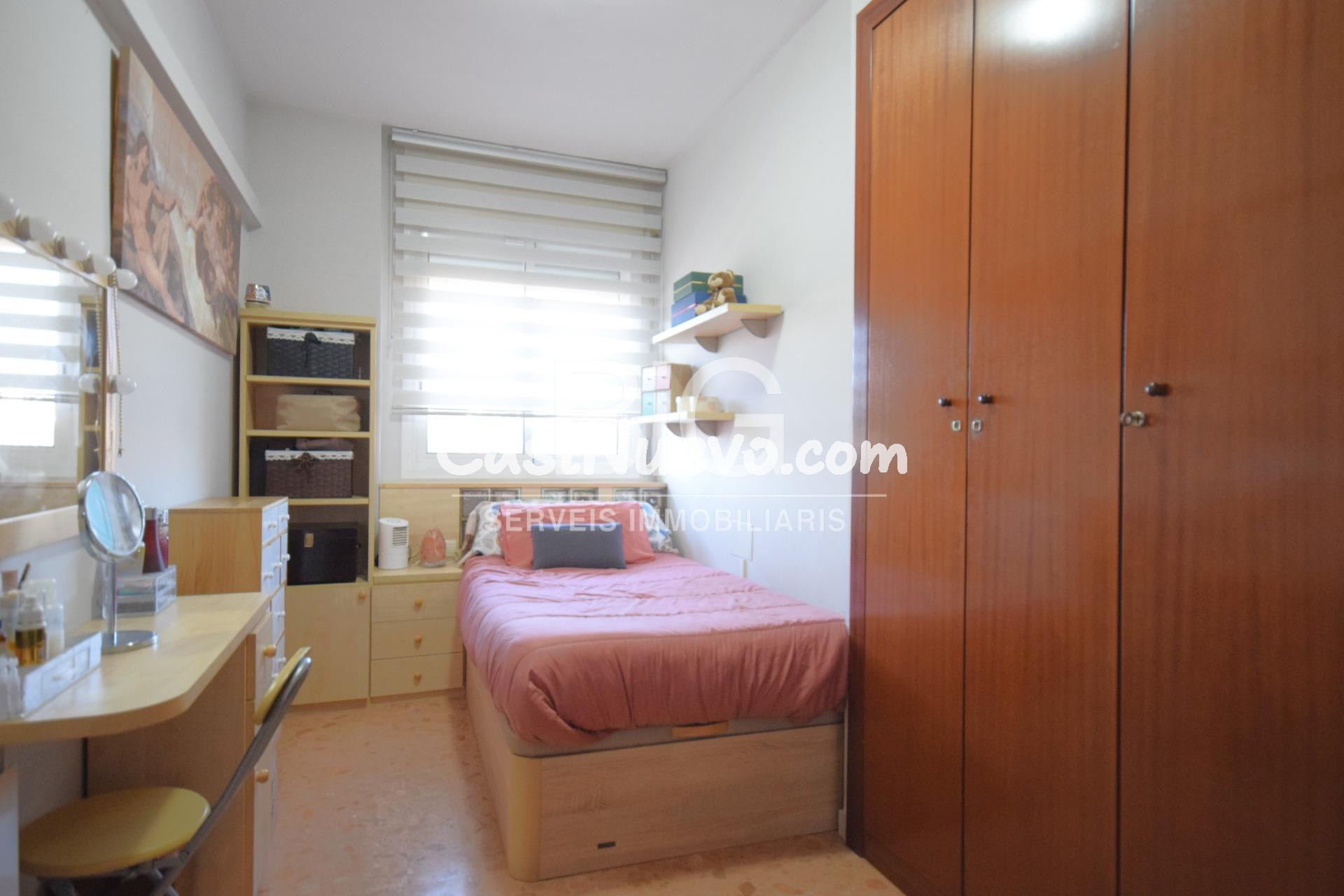 Piso alto con 4 habitaciones y 2 plazas de parking - foto 11