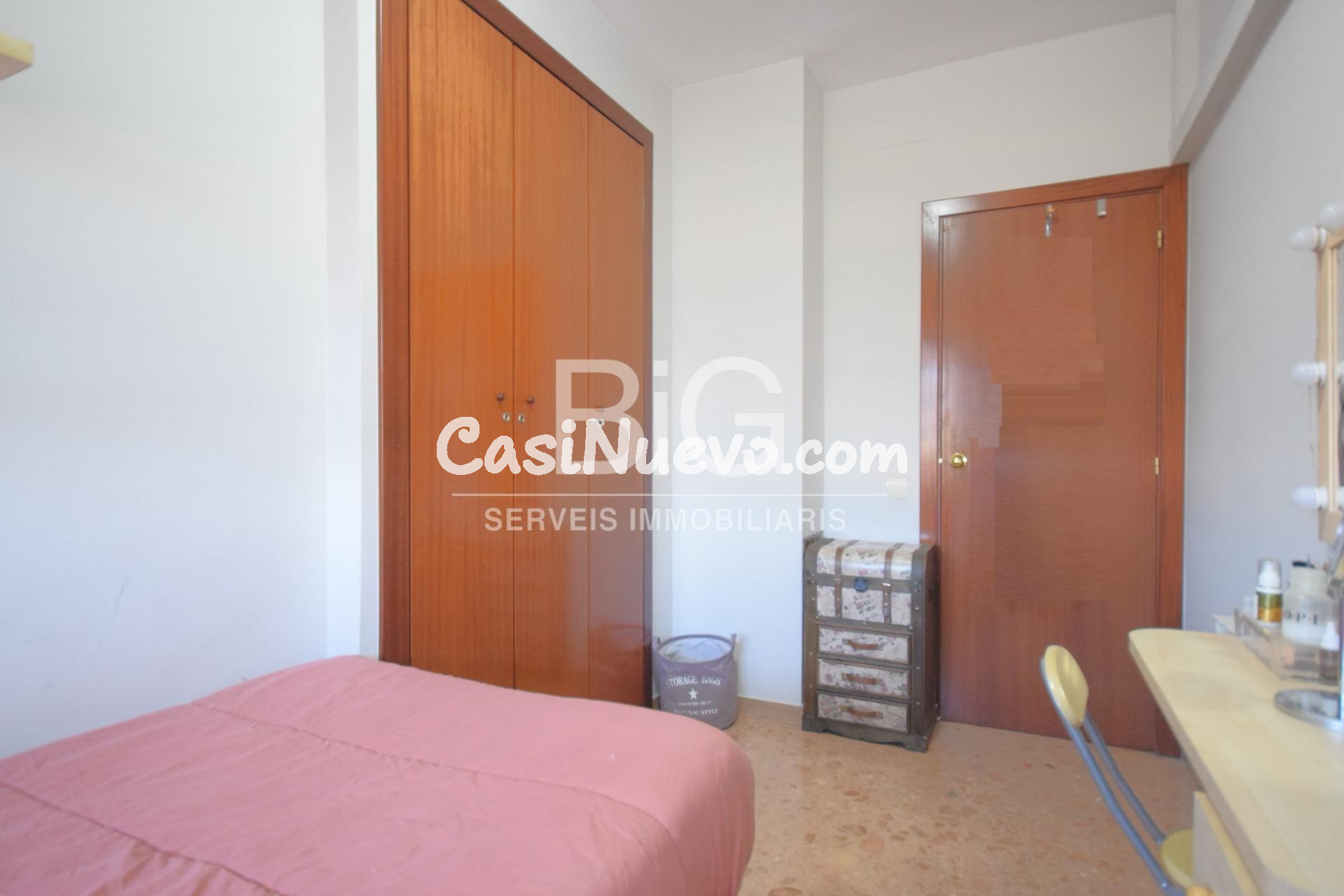 Piso alto con 4 habitaciones y 2 plazas de parking - foto 12