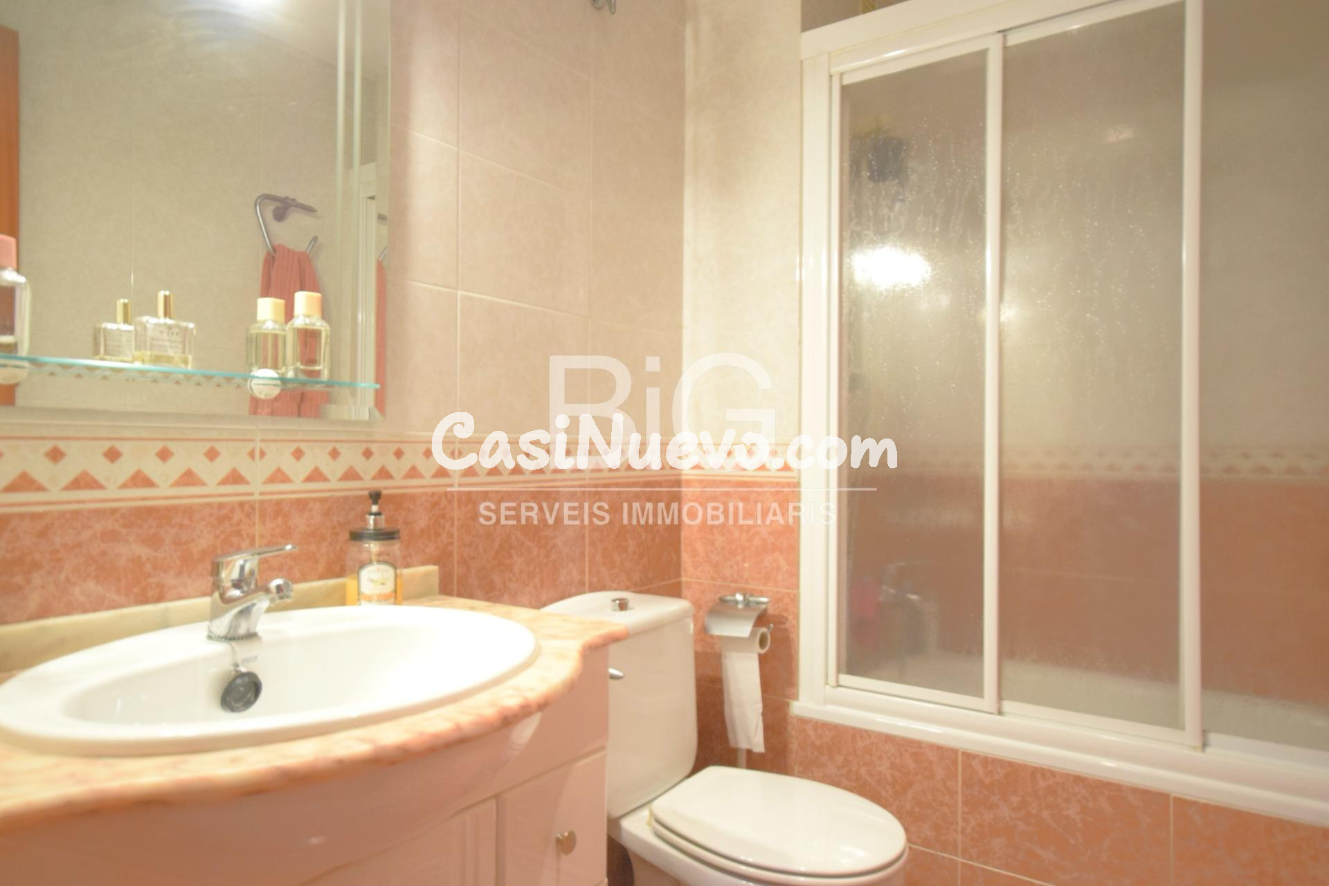 Piso alto con 4 habitaciones y 2 plazas de parking - foto 13