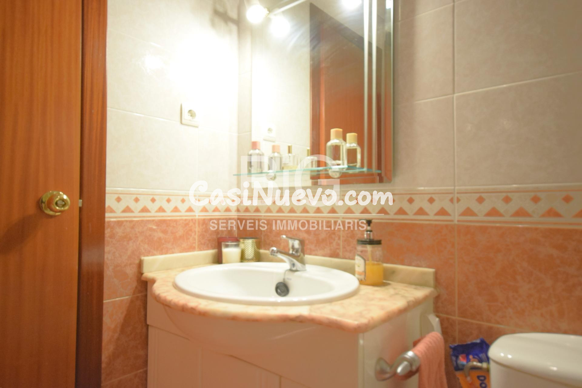 Piso alto con 4 habitaciones y 2 plazas de parking - foto 14