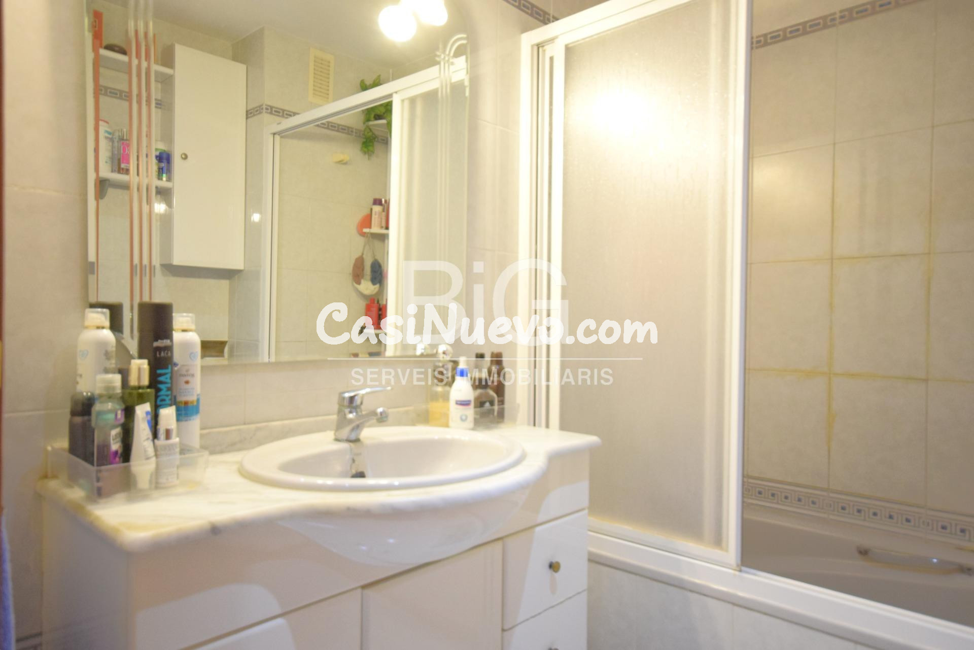 Piso alto con 4 habitaciones y 2 plazas de parking - foto 16