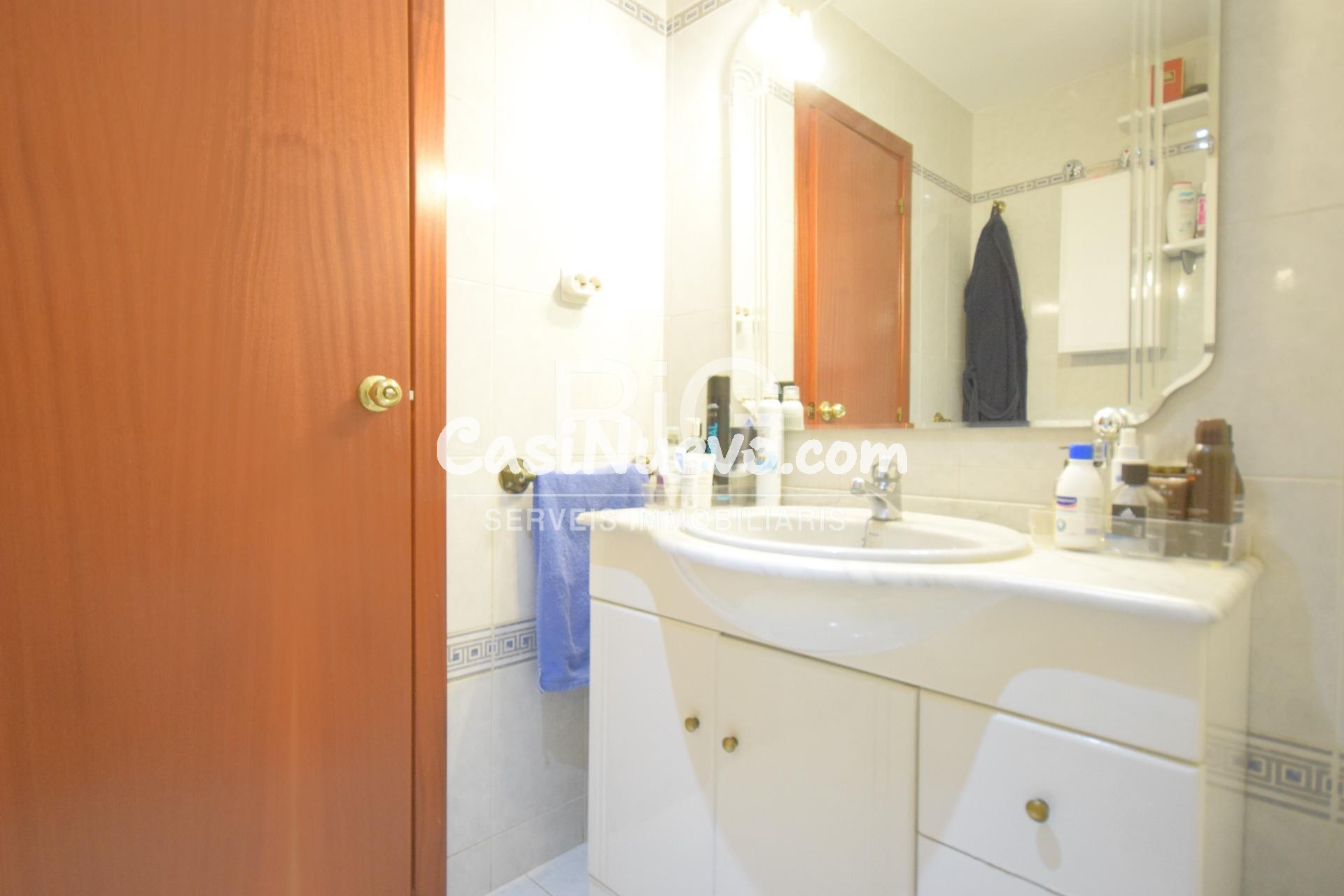 Piso alto con 4 habitaciones y 2 plazas de parking - foto 17