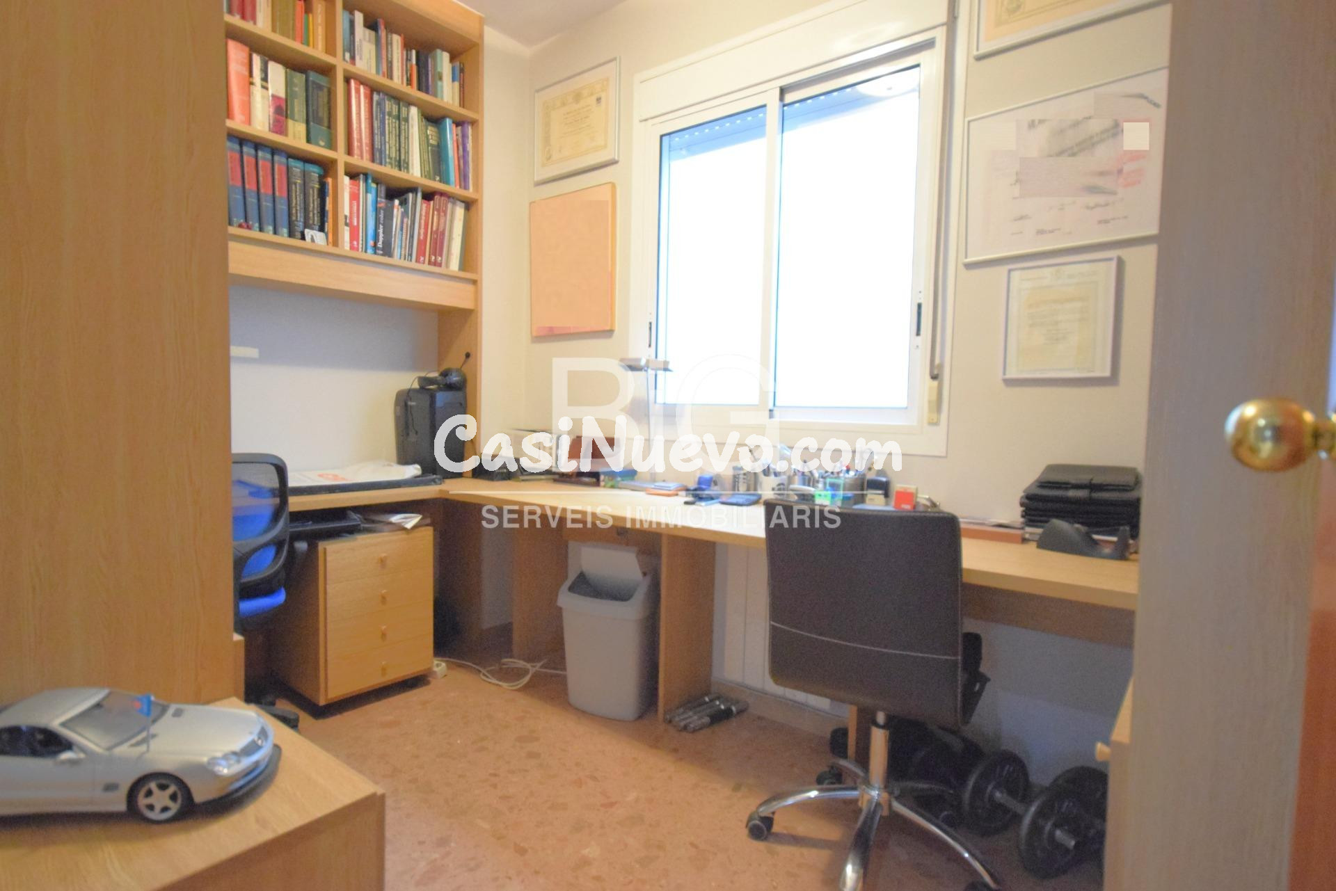 Piso alto con 4 habitaciones y 2 plazas de parking - foto 18