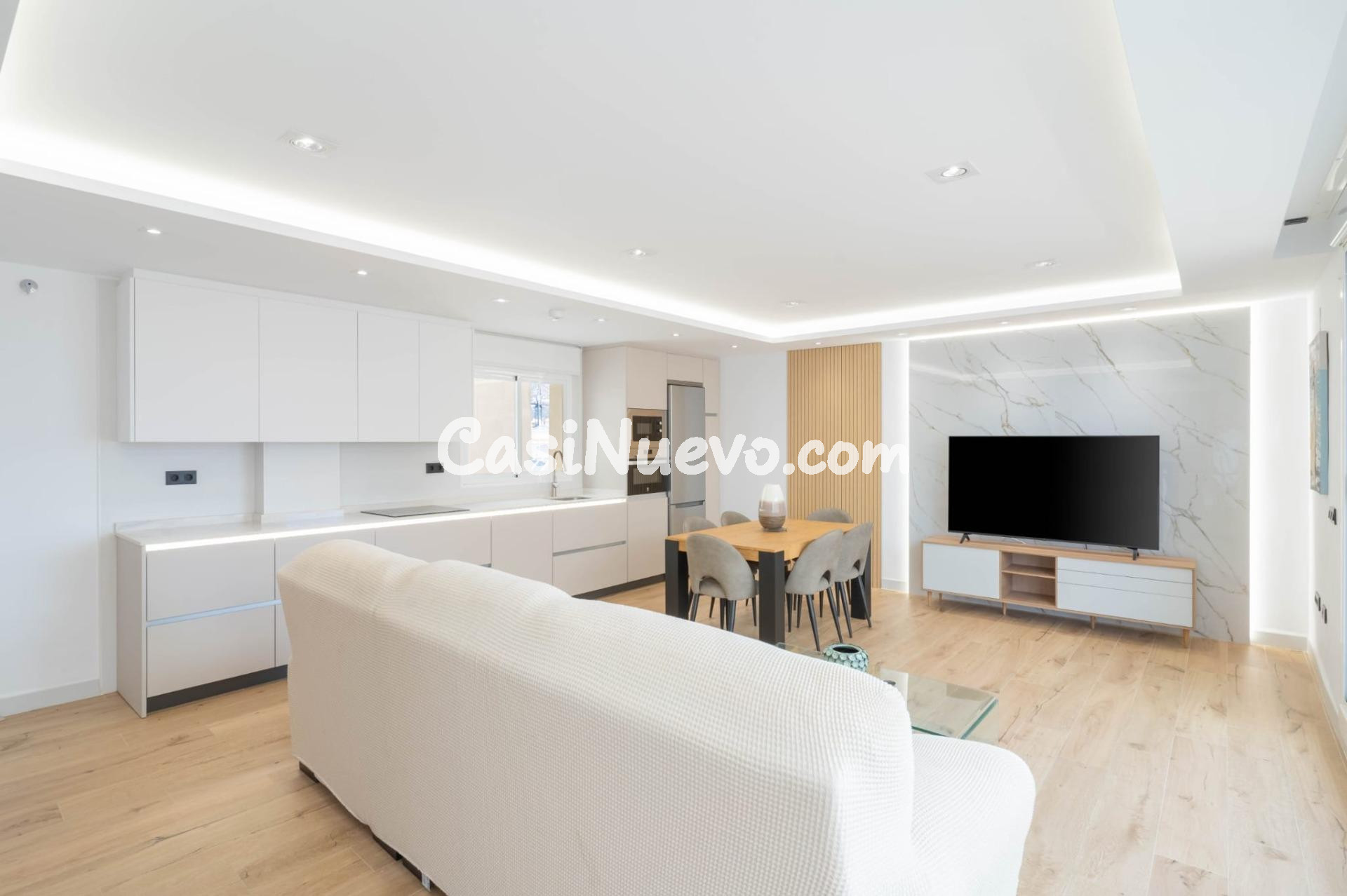 EXCLUSIVO ÁTICO REFORMADO AL LADO DEL PUERTO - foto 4