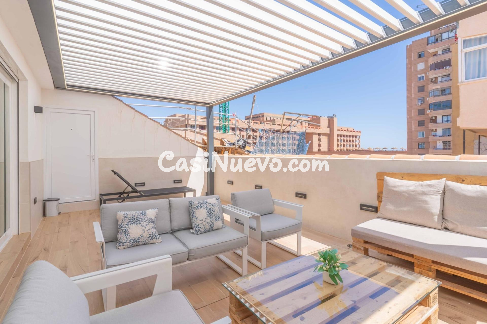 EXCLUSIVO ÁTICO REFORMADO AL LADO DEL PUERTO - foto 9