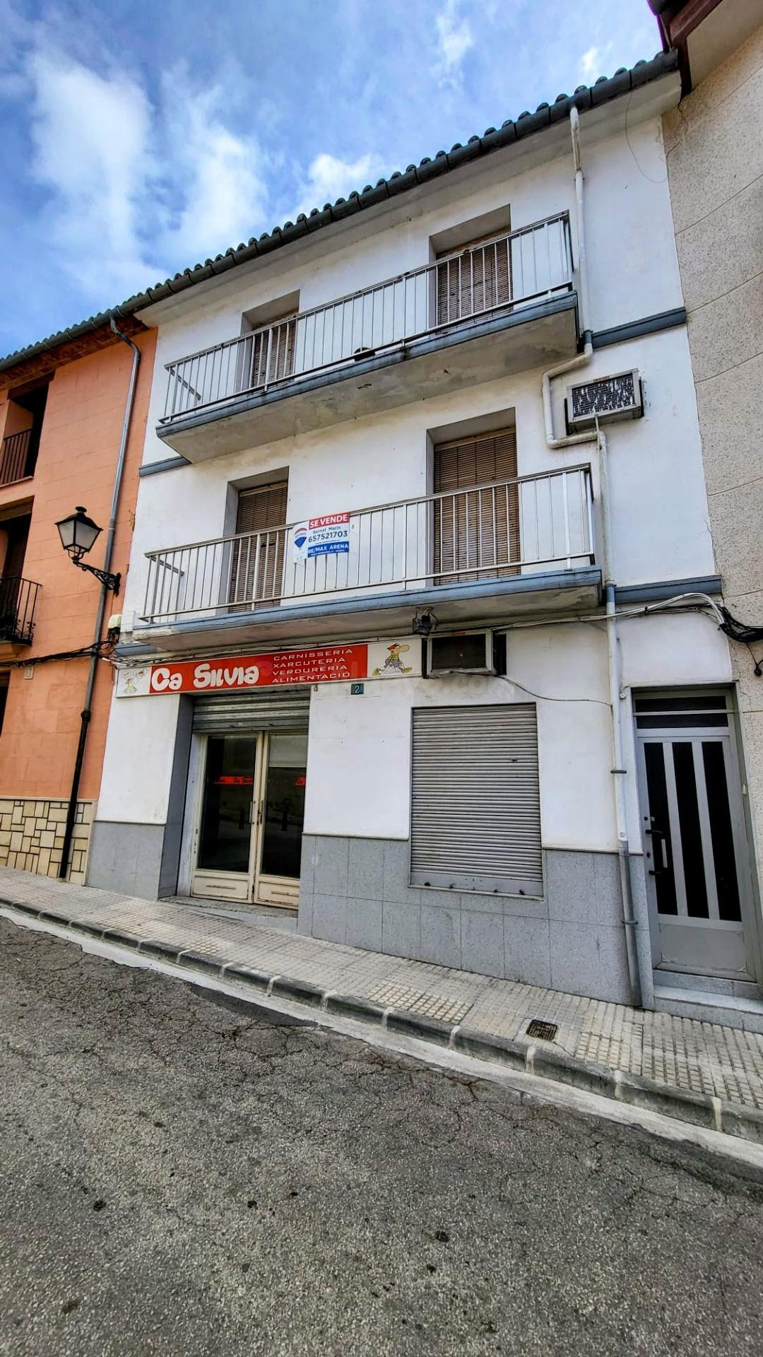 Casa de pueblo con local comercial, garaje y espectaculares  - foto 2