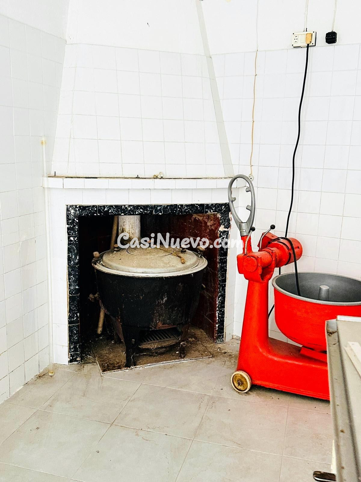 Casa de pueblo con local comercial, garaje y espectaculares  - foto 24