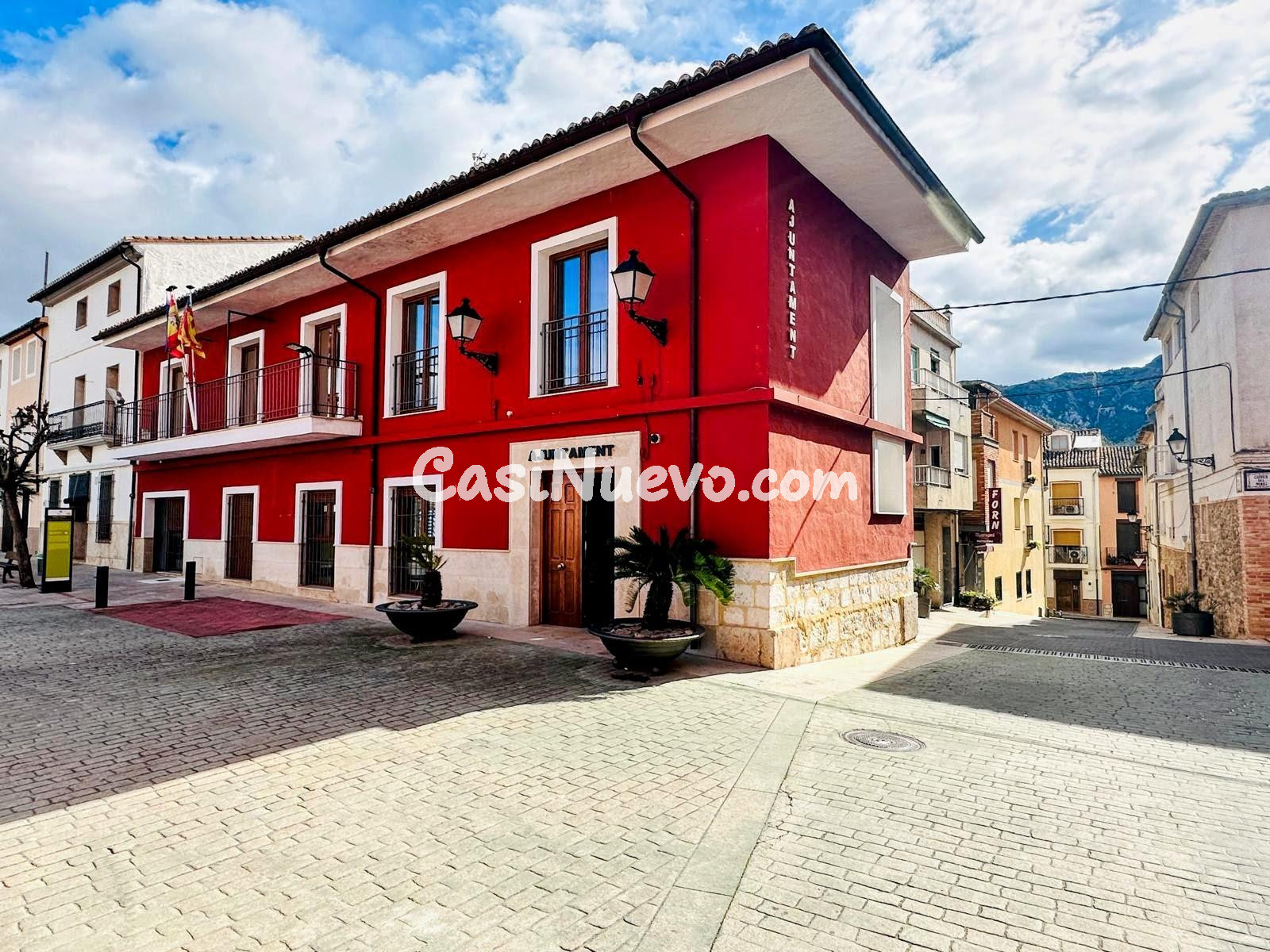 Casa de pueblo con local comercial, garaje y espectaculares  - foto 32