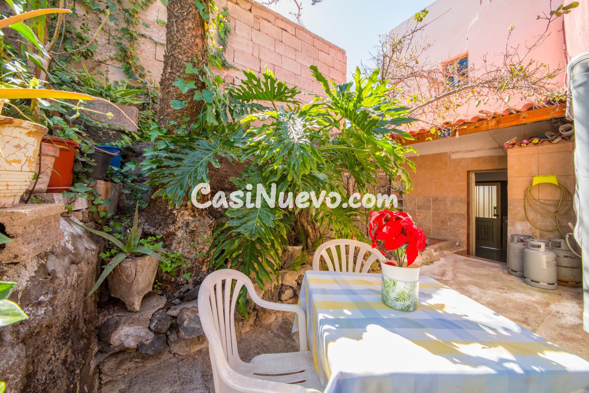 Casa de Pueblo en Venta  en Chio de 74 m2 de construcción y  - foto 2
