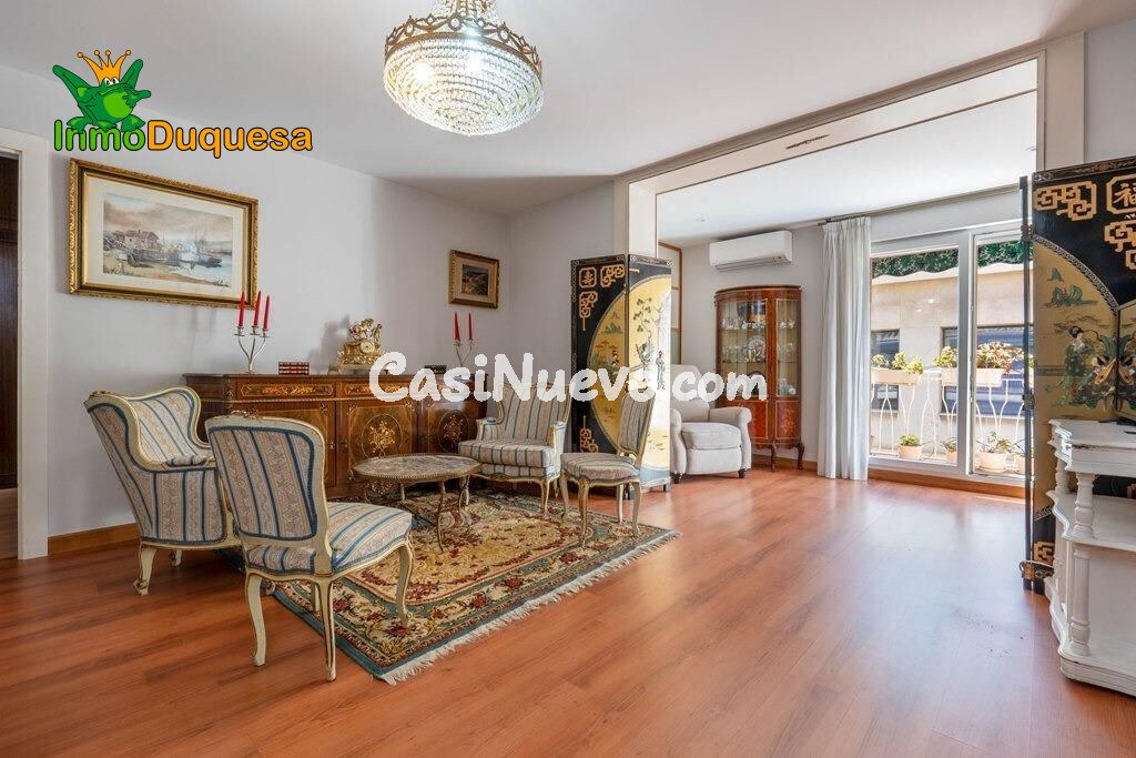 Piso en última planta (ÁTICO) de 4 dorm. junto a Constitució