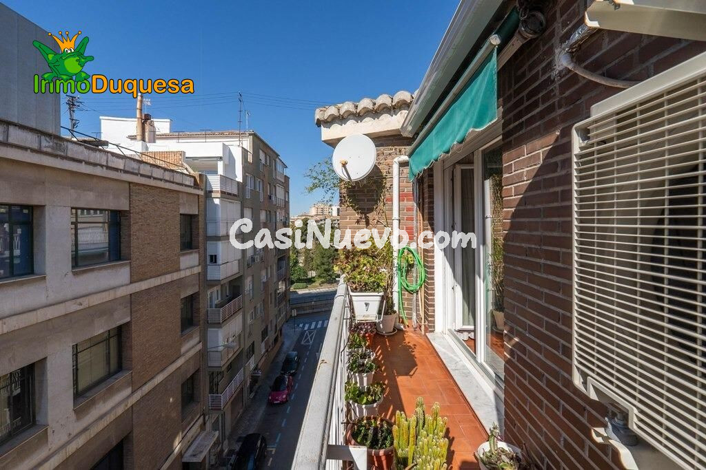 Piso en última planta (ÁTICO) de 4 dorm. junto a Constitució - foto 2